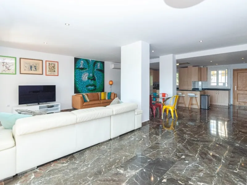 Unique on the market with Tourist License!