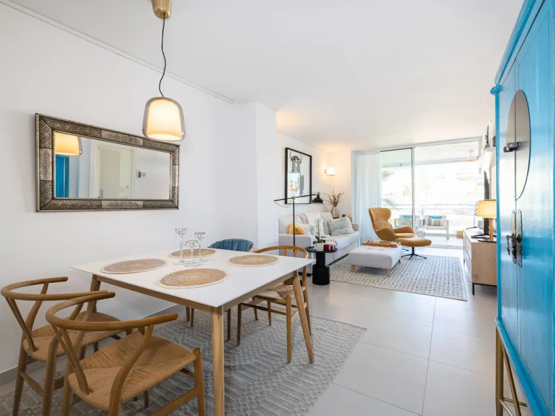 Amazing two bedroom elevated ground floor apartment with private garden only 400m away from the sea and next to all amenities.