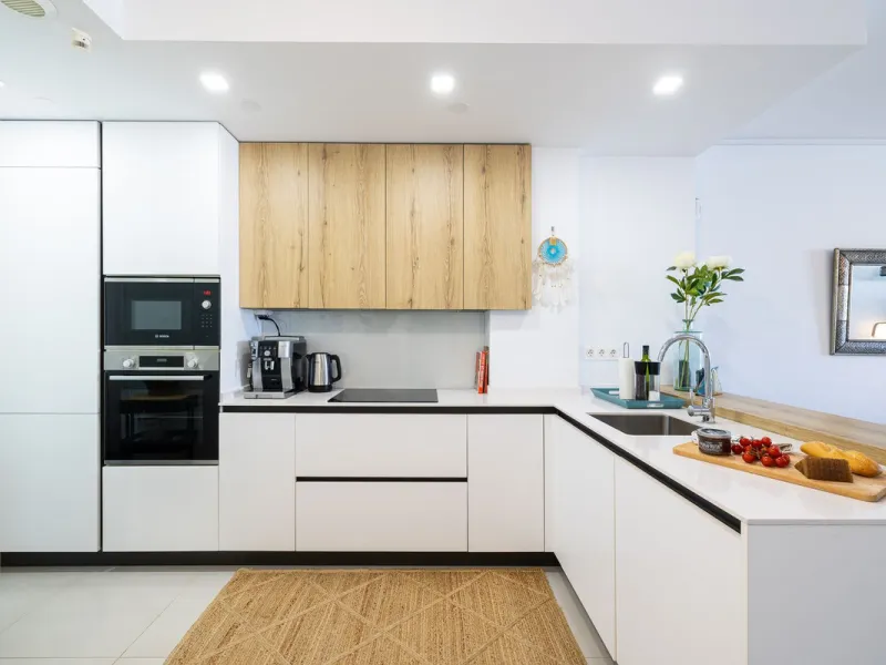 Amazing two bedroom elevated ground floor apartment with private garden only 400m away from the sea and next to all amenities.