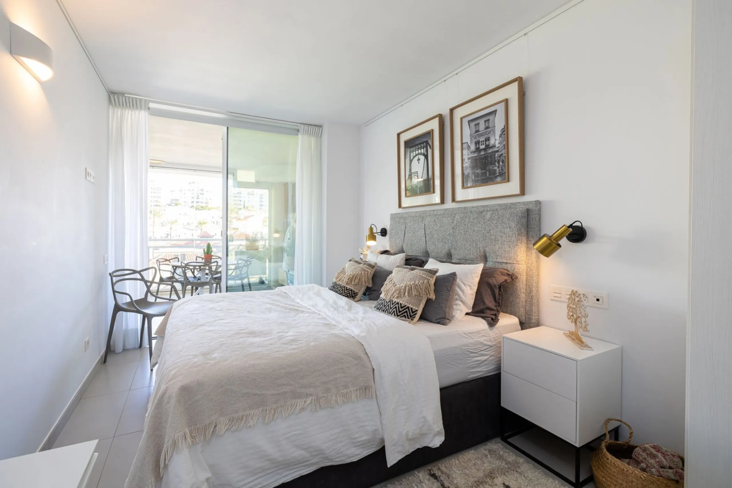 Amazing two bedroom elevated ground floor apartment with private garden only 400m away from the sea and next to all amenities.