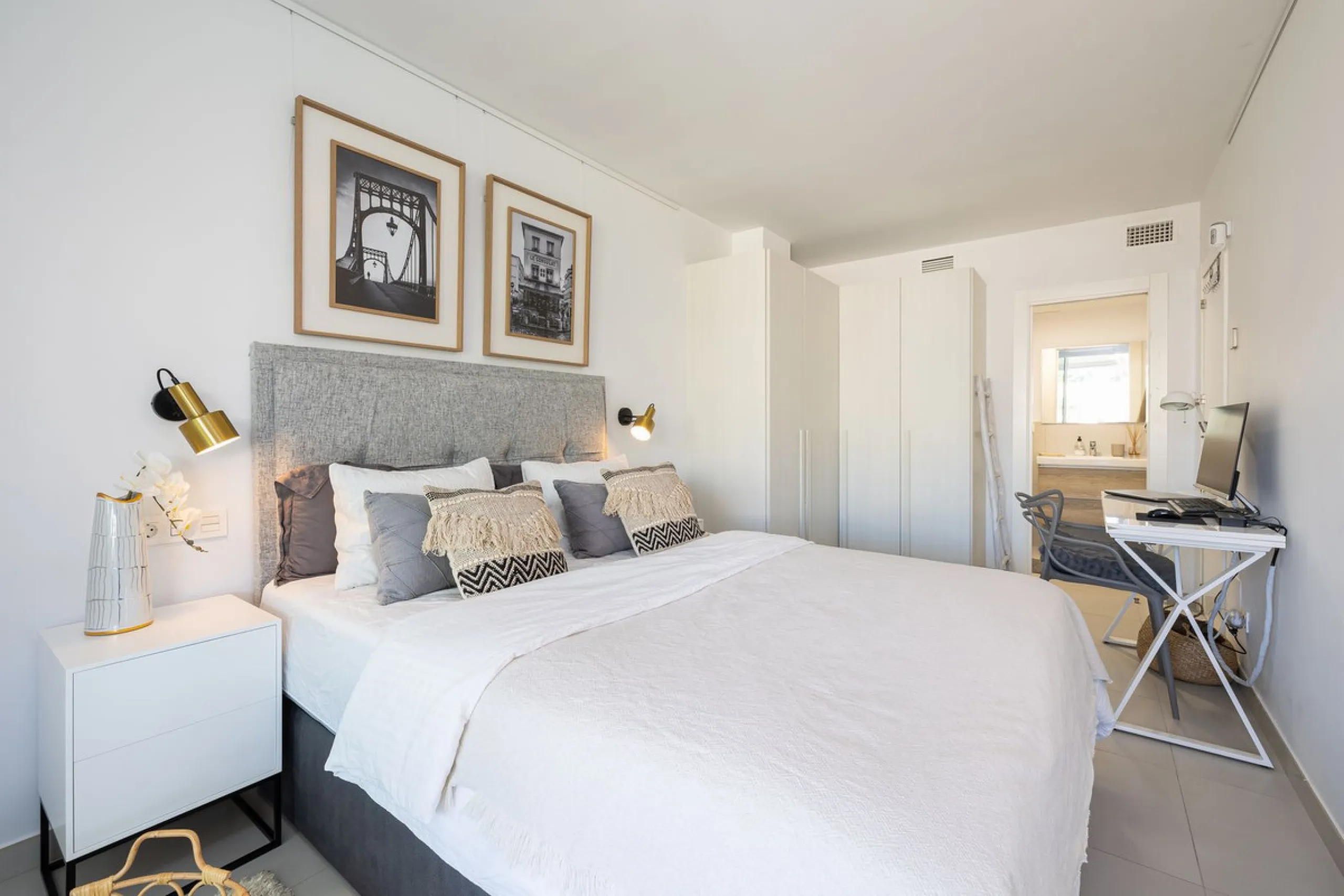 Amazing two bedroom elevated ground floor apartment with private garden only 400m away from the sea and next to all amenities.