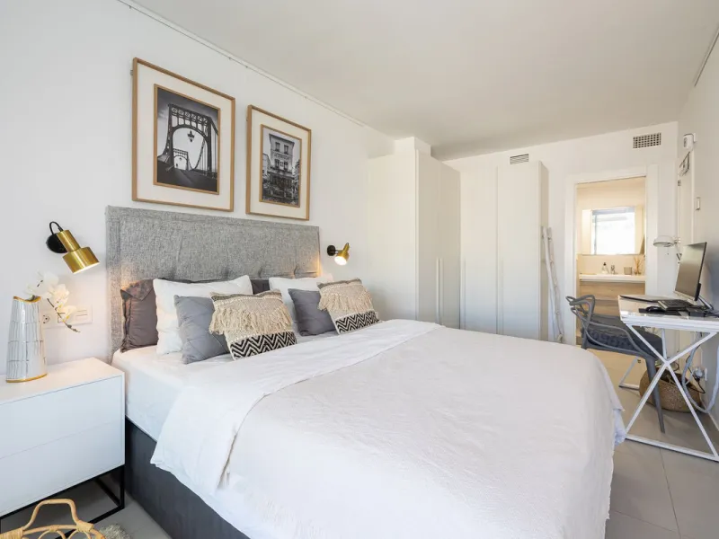 Amazing two bedroom elevated ground floor apartment with private garden only 400m away from the sea and next to all amenities.