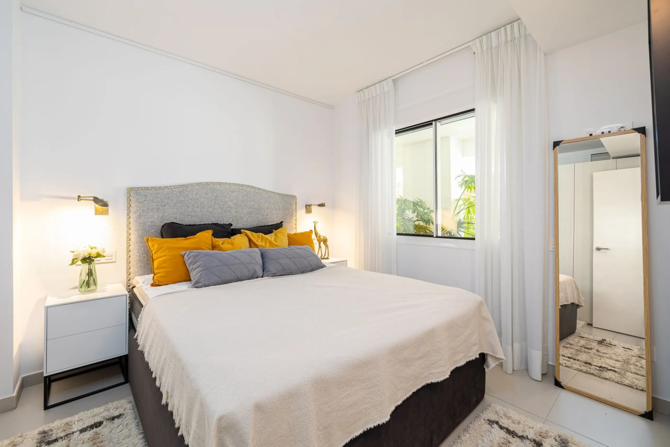 Amazing two bedroom elevated ground floor apartment with private garden only 400m away from the sea and next to all amenities.