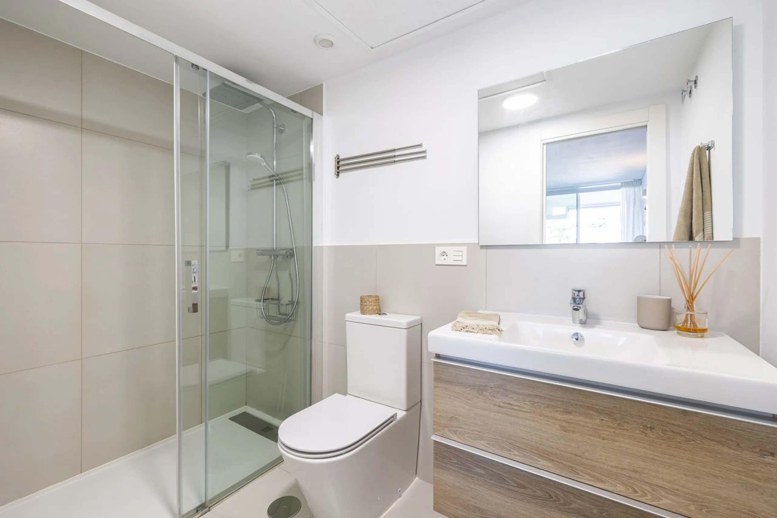 Amazing two bedroom elevated ground floor apartment with private garden only 400m away from the sea and next to all amenities.