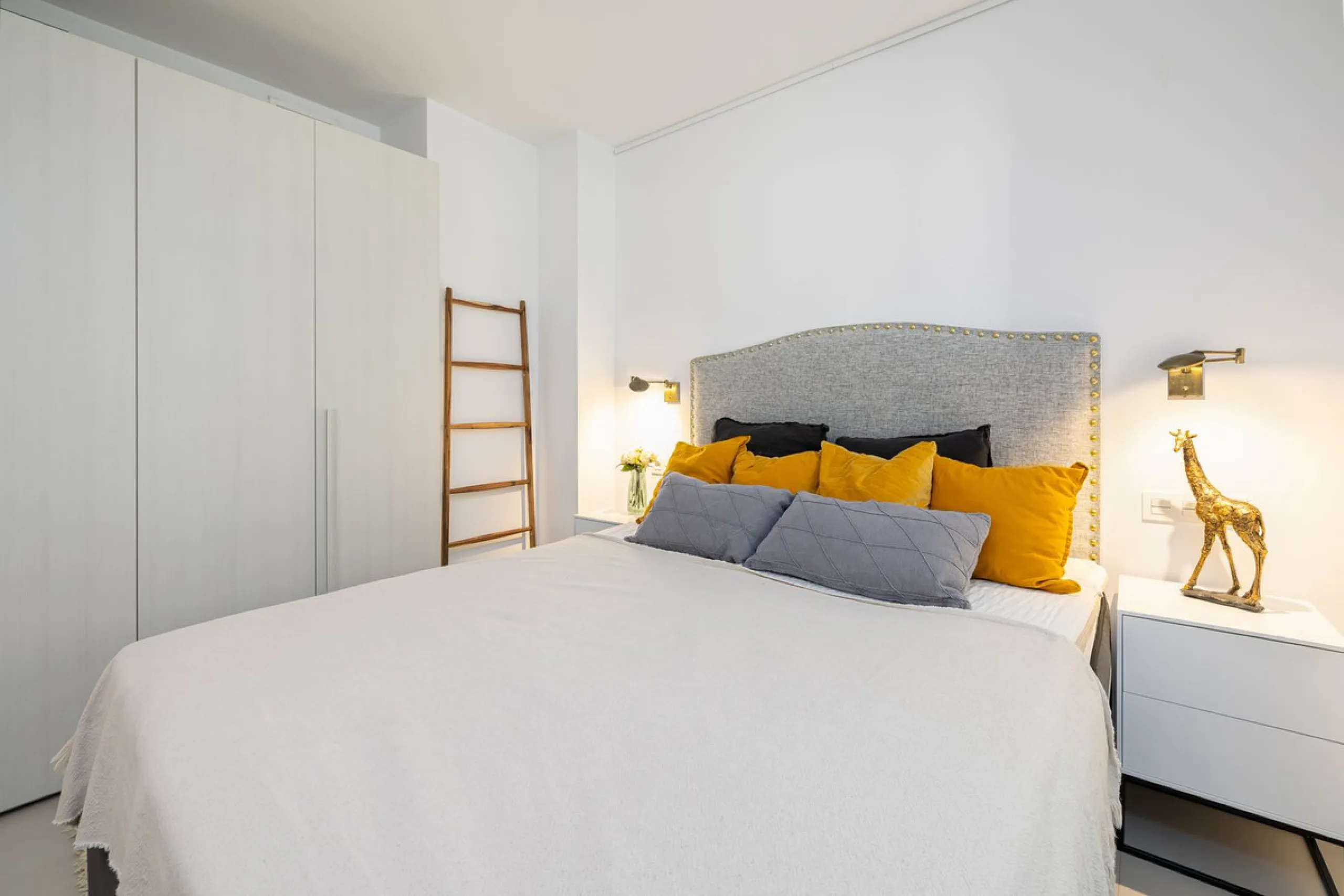 Amazing two bedroom elevated ground floor apartment with private garden only 400m away from the sea and next to all amenities.