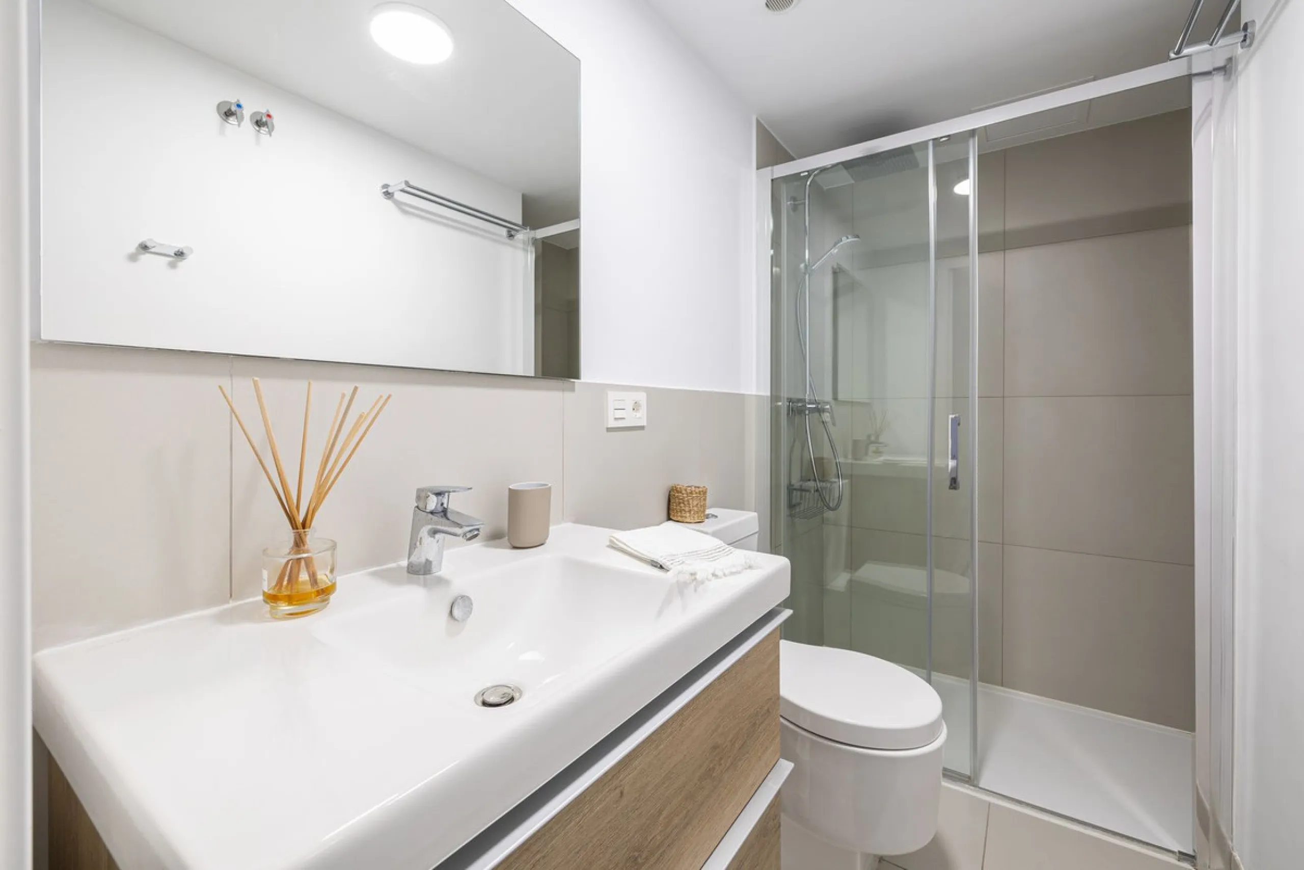 Amazing two bedroom elevated ground floor apartment with private garden only 400m away from the sea and next to all amenities.