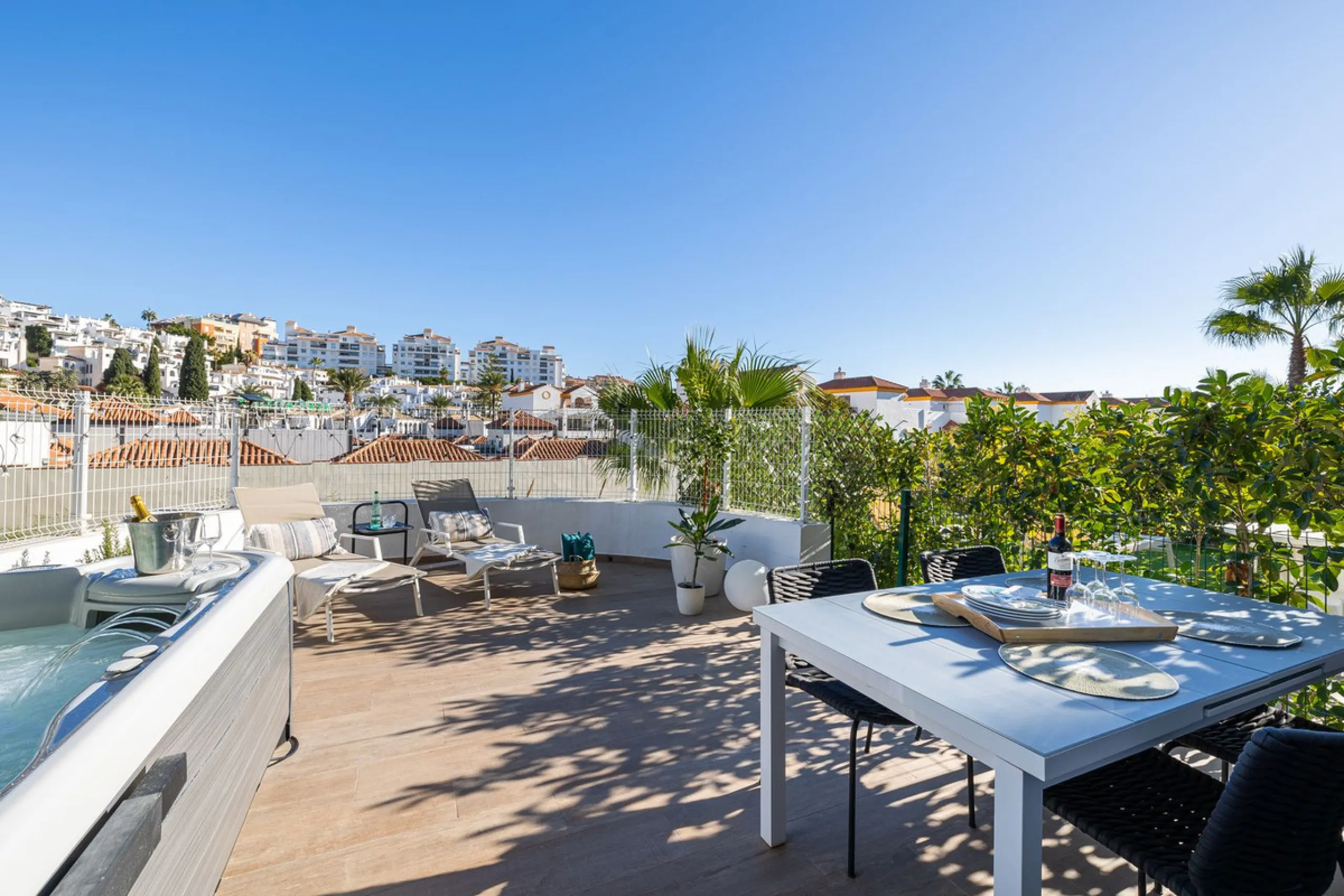 Amazing two bedroom elevated ground floor apartment with private garden only 400m away from the sea and next to all amenities.