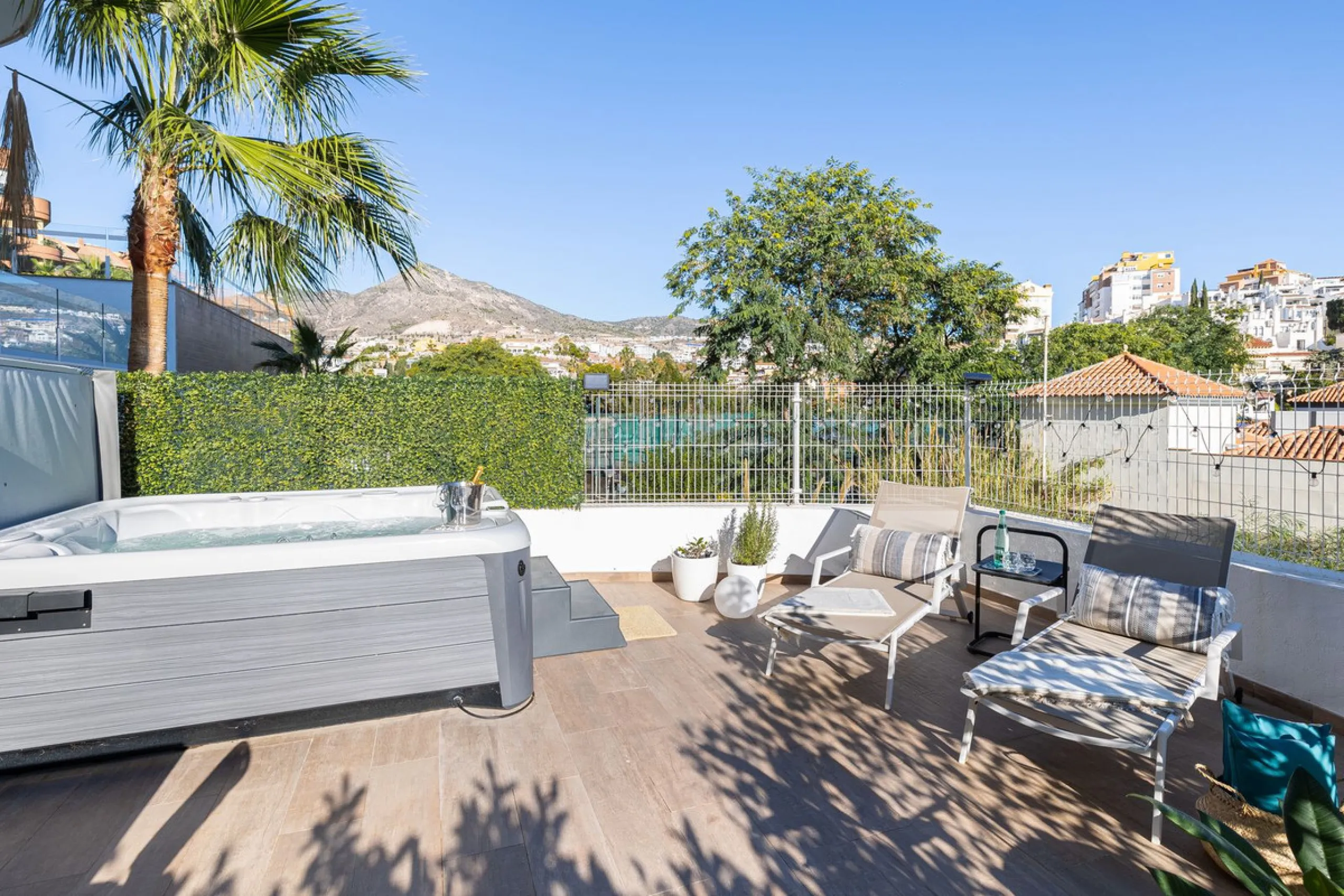 Amazing two bedroom elevated ground floor apartment with private garden only 400m away from the sea and next to all amenities.