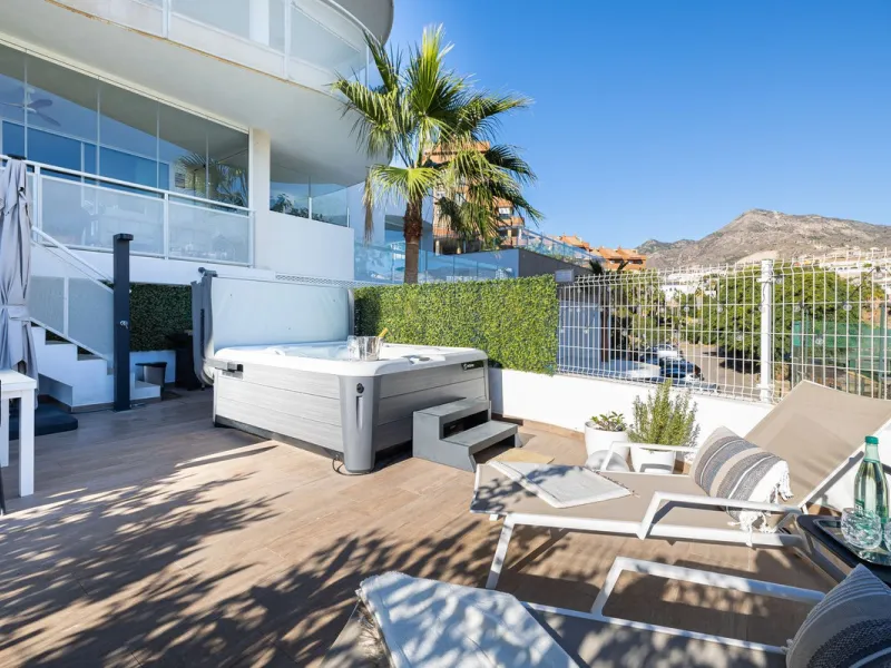 Amazing two bedroom elevated ground floor apartment with private garden only 400m away from the sea and next to all amenities.