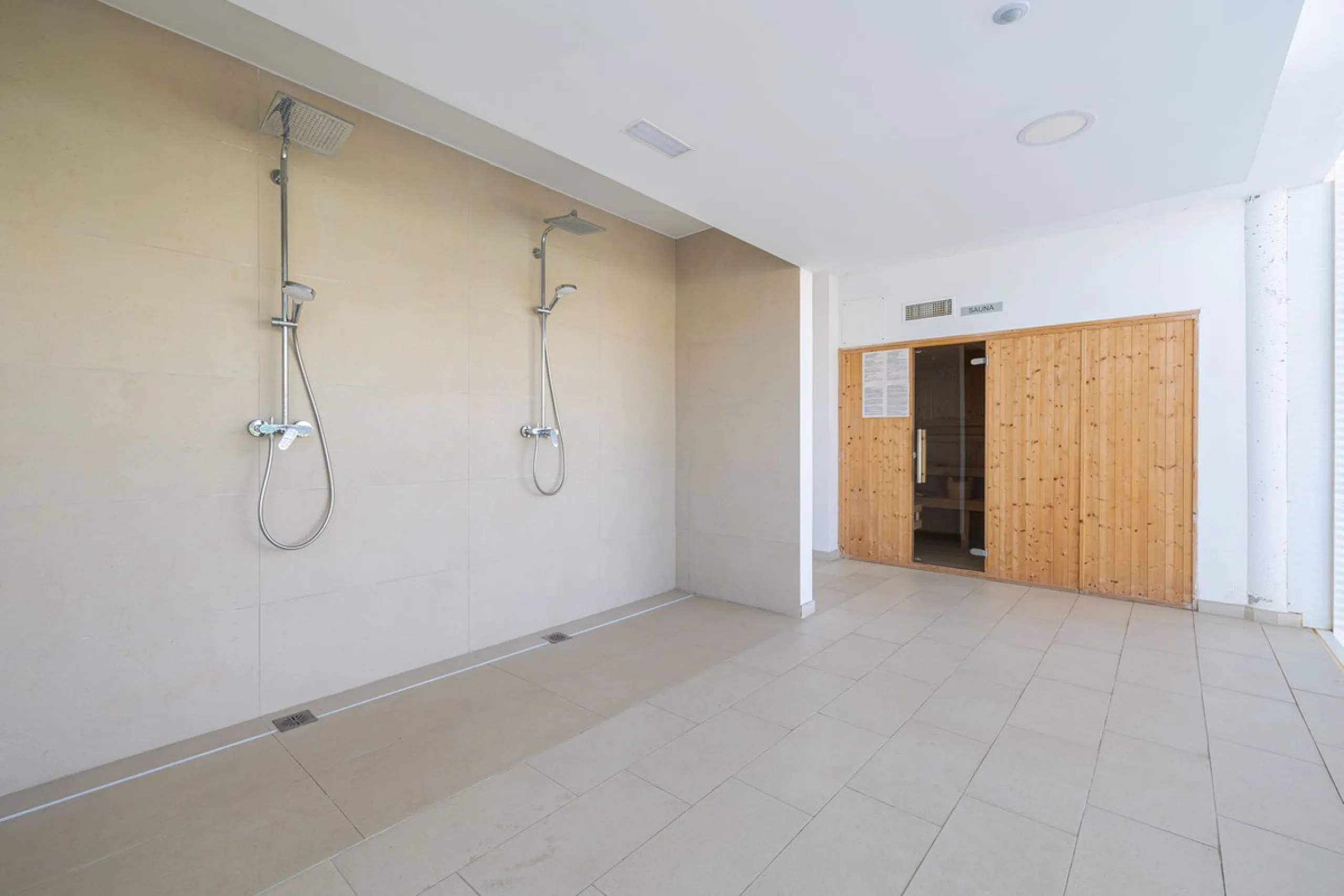Amazing two bedroom elevated ground floor apartment with private garden only 400m away from the sea and next to all amenities.