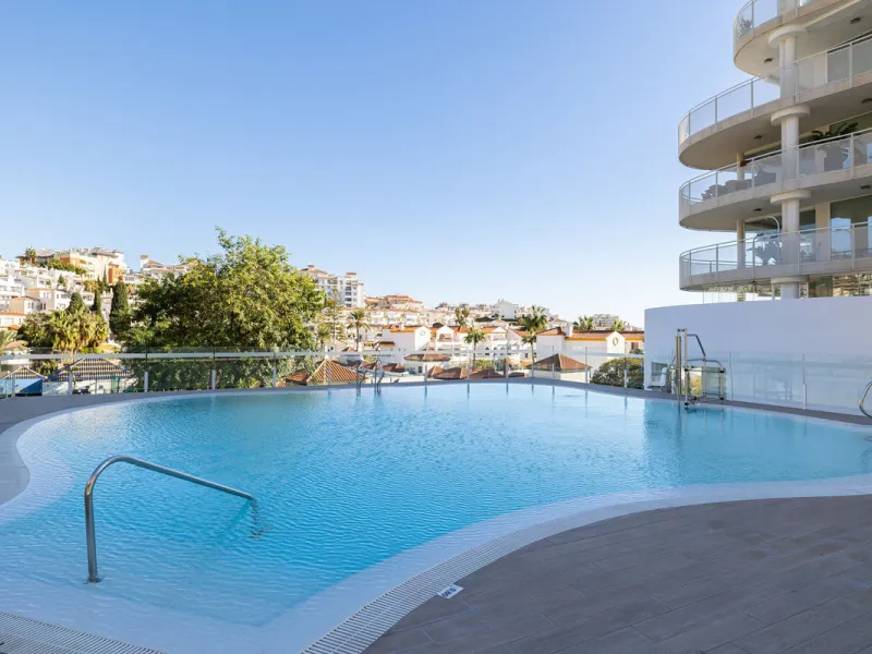Amazing two bedroom elevated ground floor apartment with private garden only 400m away from the sea and next to all amenities.