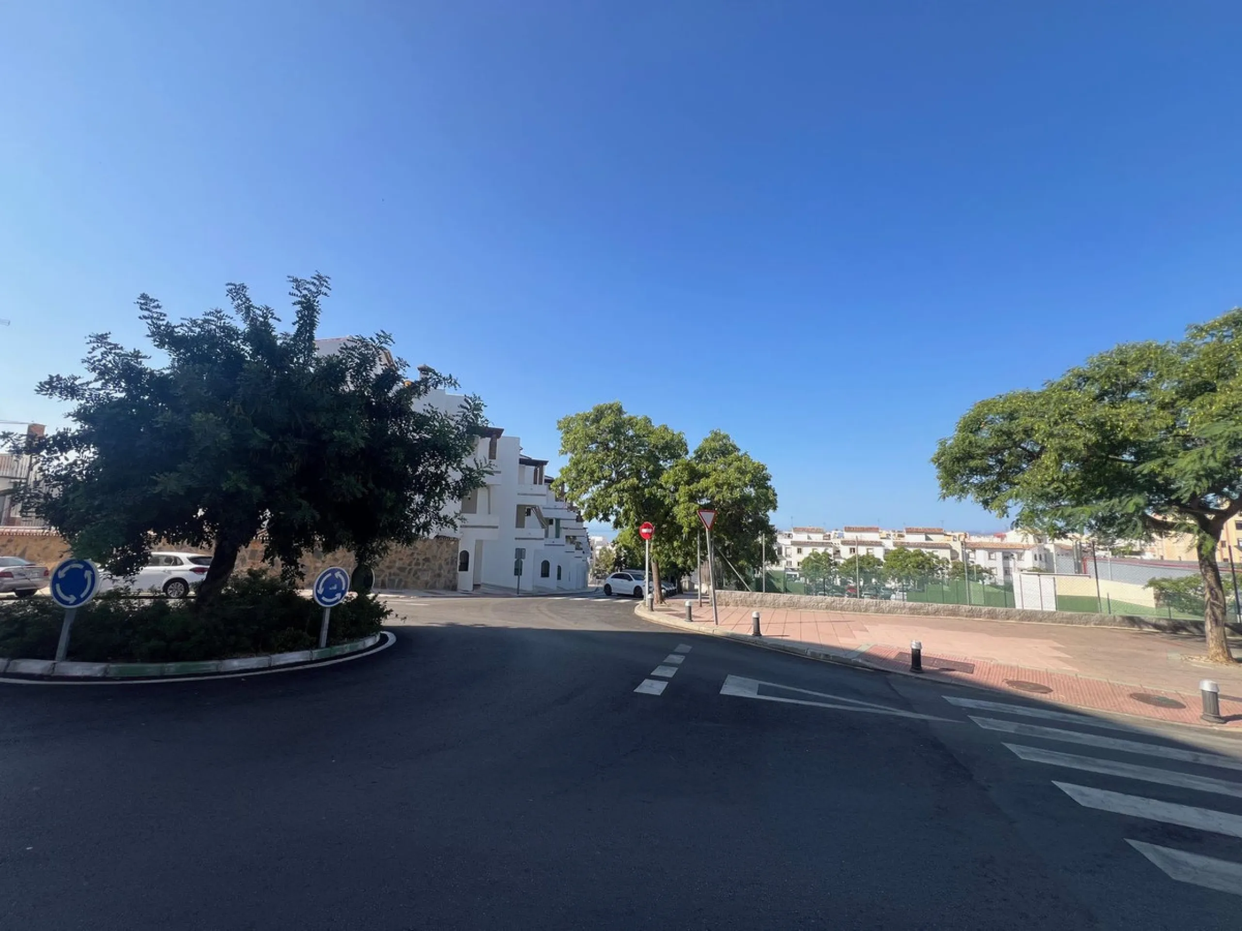 House - Townhouse в продаже в Estepona, Málaga. В доме 4 спален и 4 ванных комнат. Площадь дома 300 м²