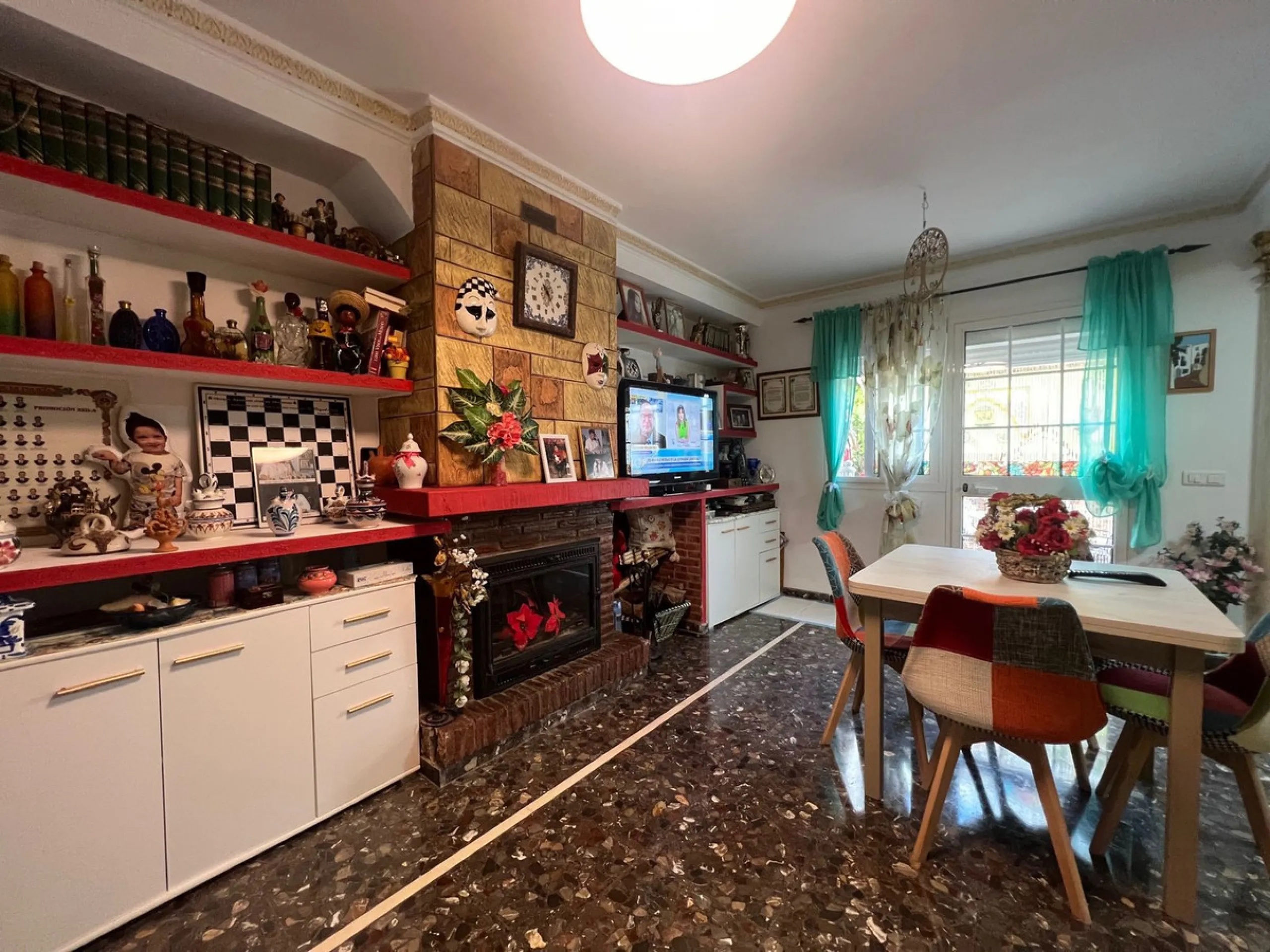 House - Townhouse в продаже в Estepona, Málaga. В доме 4 спален и 4 ванных комнат. Площадь дома 300 м²