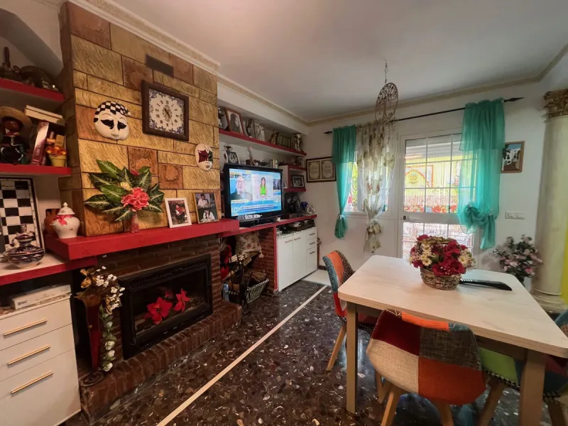 House - Townhouse в продаже в Estepona, Málaga. В доме 4 спален и 4 ванных комнат. Площадь дома 300 м²
