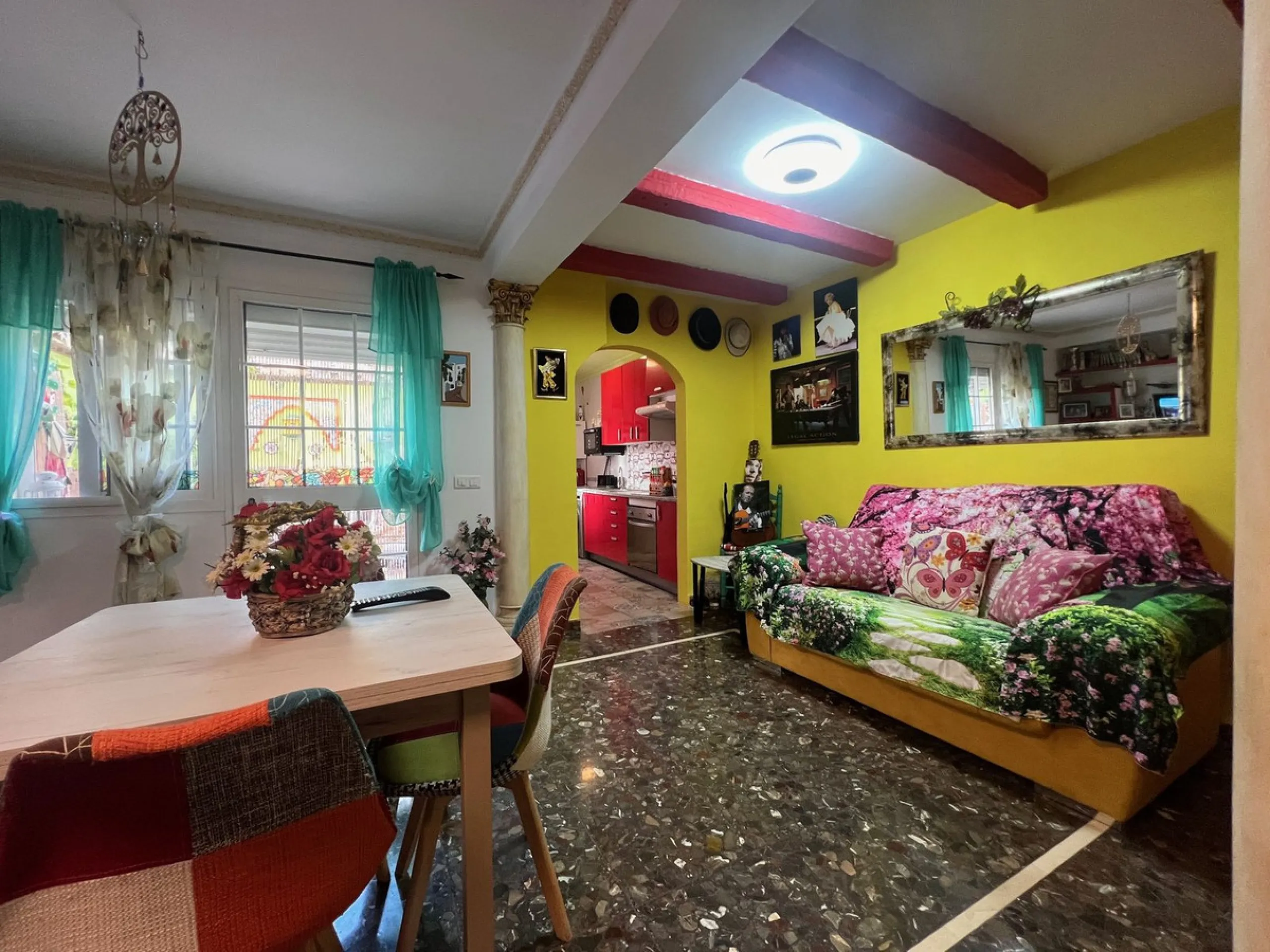 House - Townhouse в продаже в Estepona, Málaga. В доме 4 спален и 4 ванных комнат. Площадь дома 300 м²