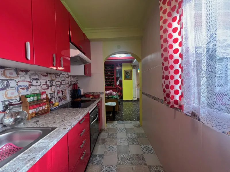 House - Townhouse в продаже в Estepona, Málaga. В доме 4 спален и 4 ванных комнат. Площадь дома 300 м²