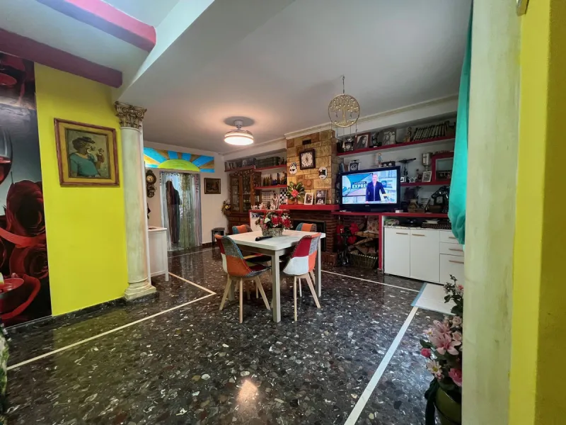 House - Townhouse в продаже в Estepona, Málaga. В доме 4 спален и 4 ванных комнат. Площадь дома 300 м²