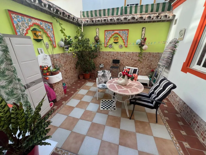 House - Townhouse в продаже в Estepona, Málaga. В доме 4 спален и 4 ванных комнат. Площадь дома 300 м²