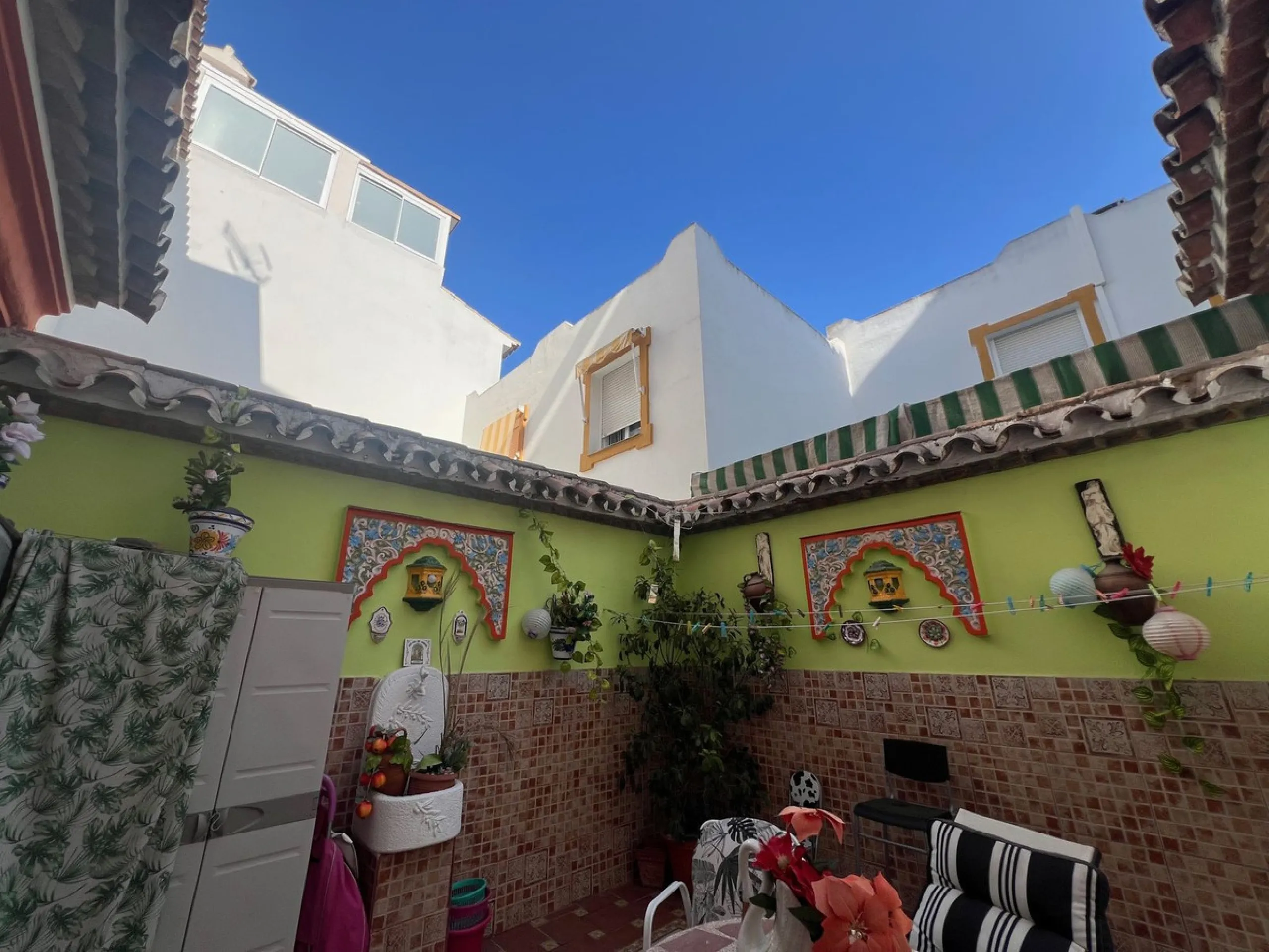 House - Townhouse в продаже в Estepona, Málaga. В доме 4 спален и 4 ванных комнат. Площадь дома 300 м²