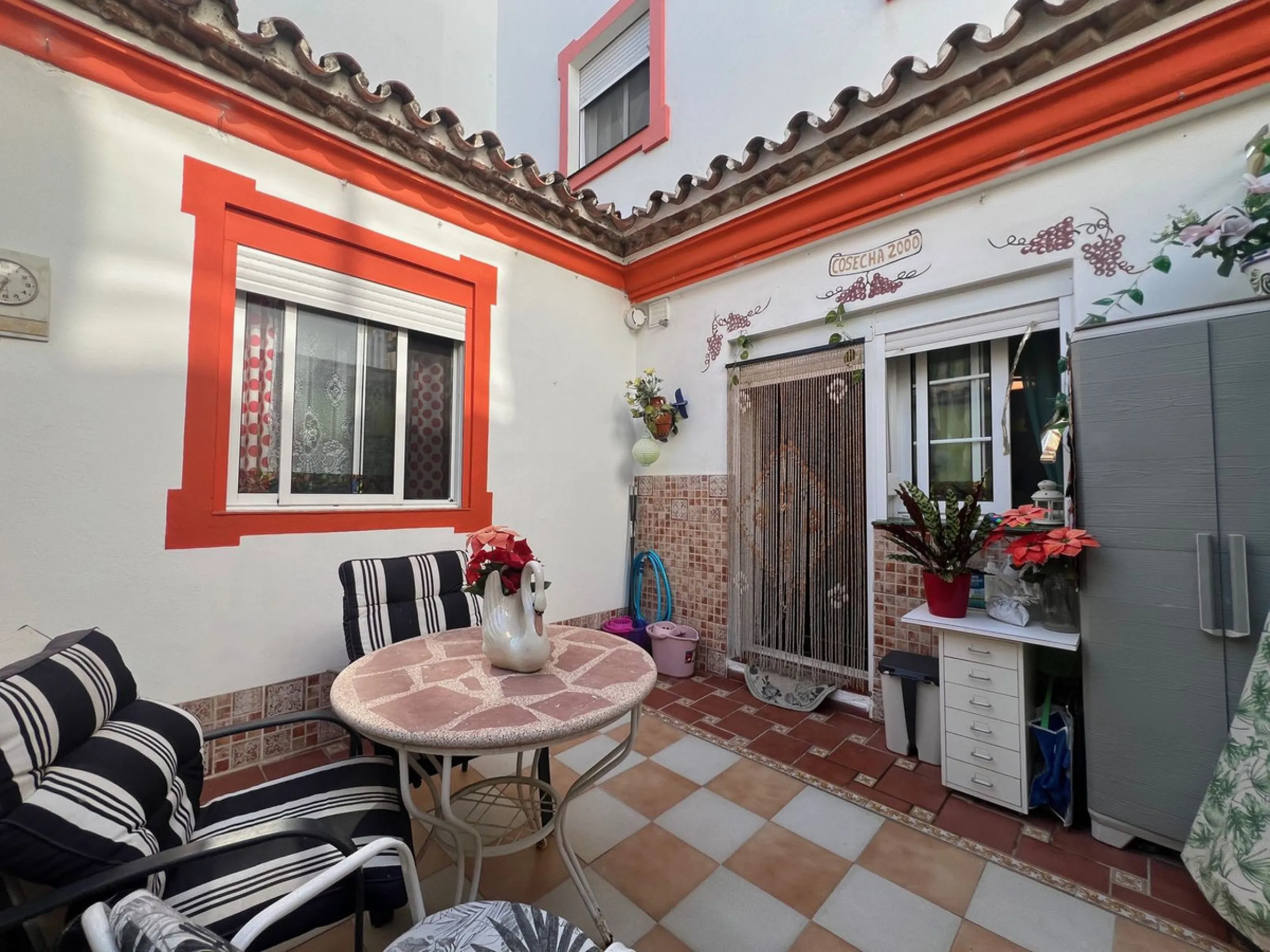 House - Townhouse в продаже в Estepona, Málaga. В доме 4 спален и 4 ванных комнат. Площадь дома 300 м²