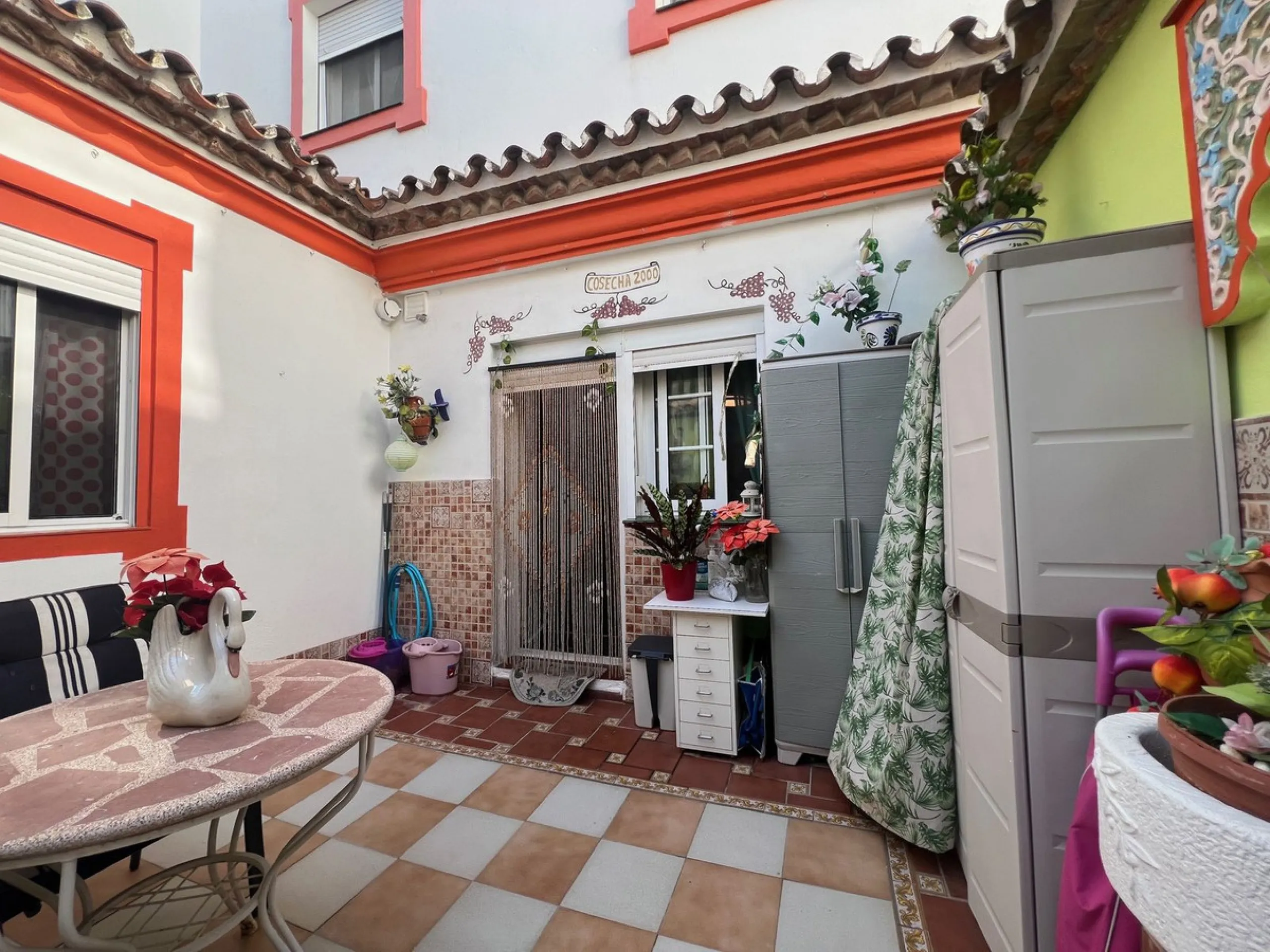 House - Townhouse в продаже в Estepona, Málaga. В доме 4 спален и 4 ванных комнат. Площадь дома 300 м²