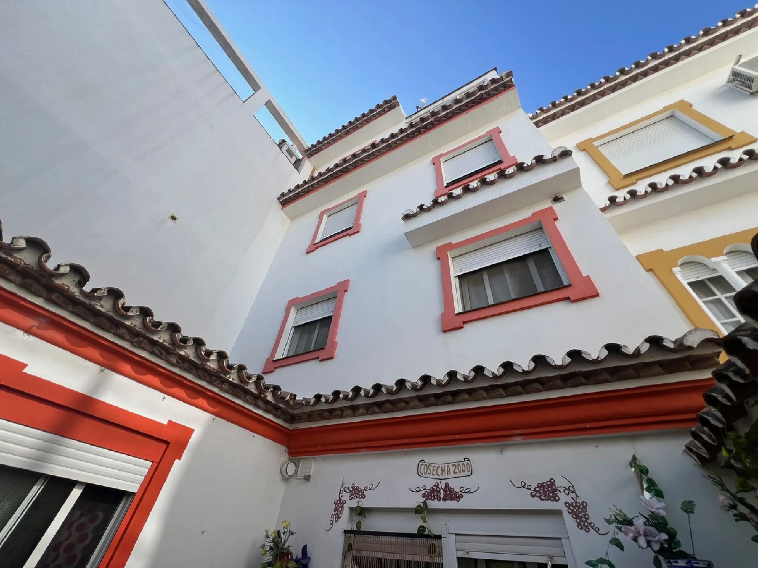 House - Townhouse в продаже в Estepona, Málaga. В доме 4 спален и 4 ванных комнат. Площадь дома 300 м²