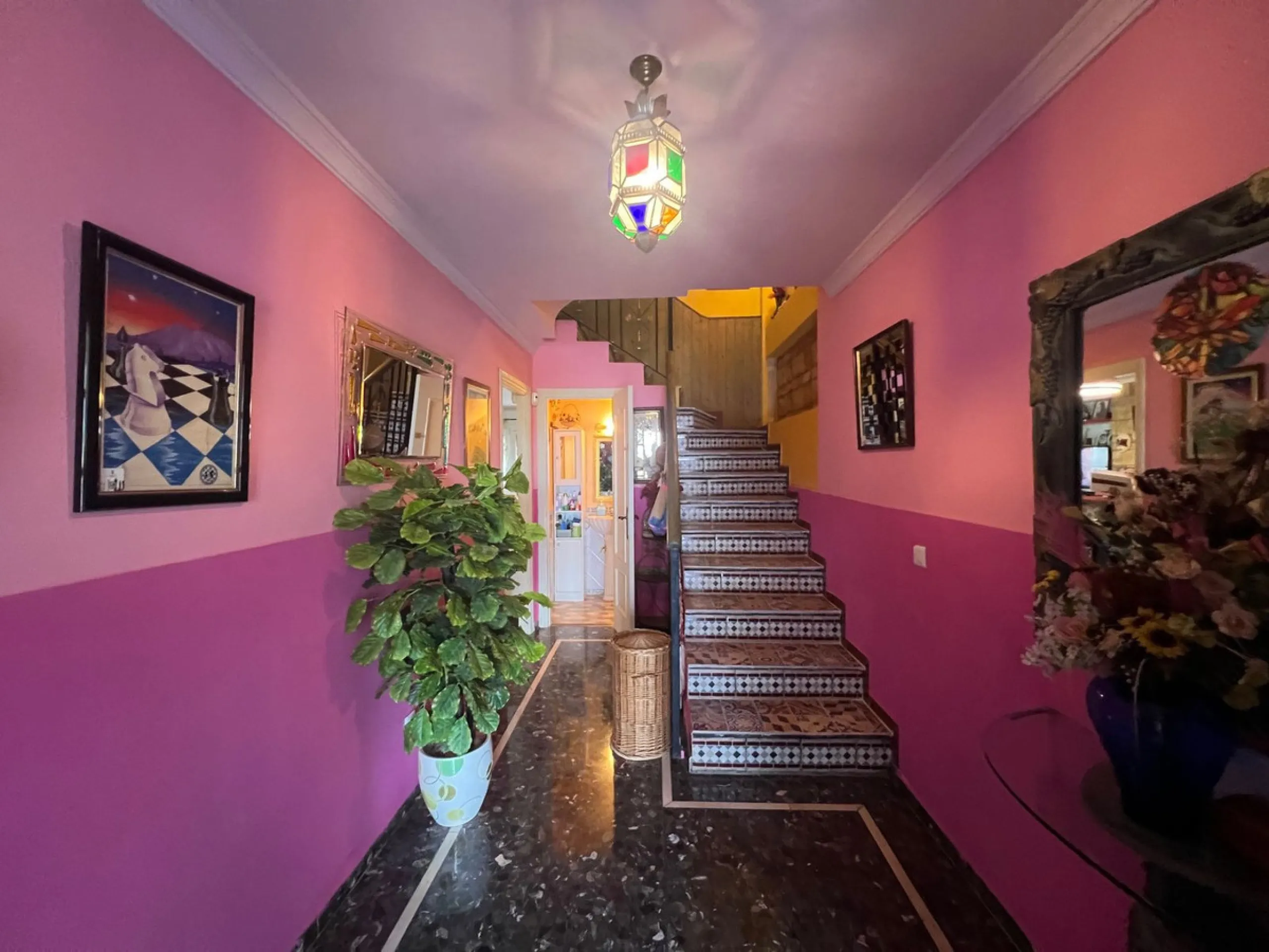 House - Townhouse в продаже в Estepona, Málaga. В доме 4 спален и 4 ванных комнат. Площадь дома 300 м²