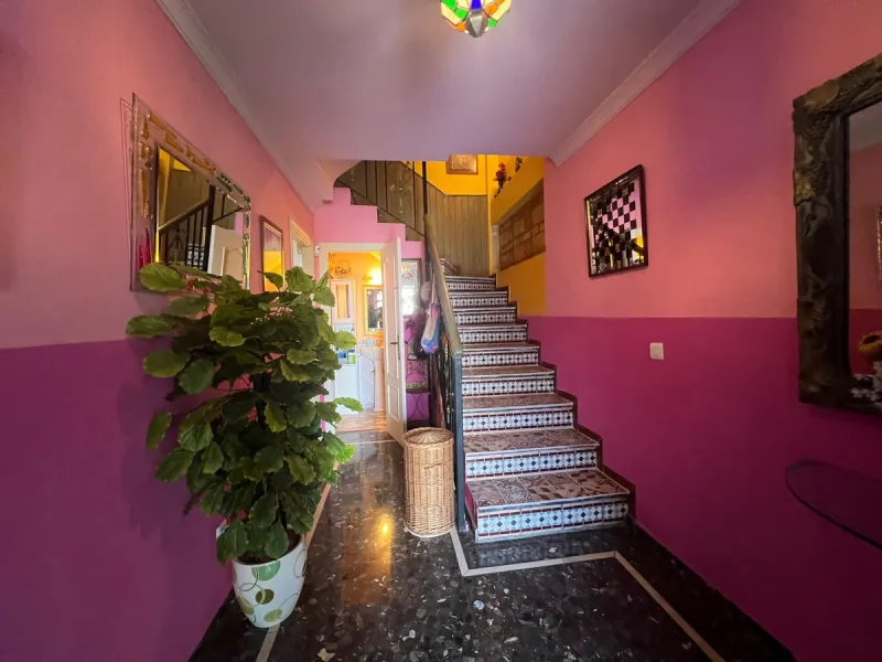 House - Townhouse в продаже в Estepona, Málaga. В доме 4 спален и 4 ванных комнат. Площадь дома 300 м²