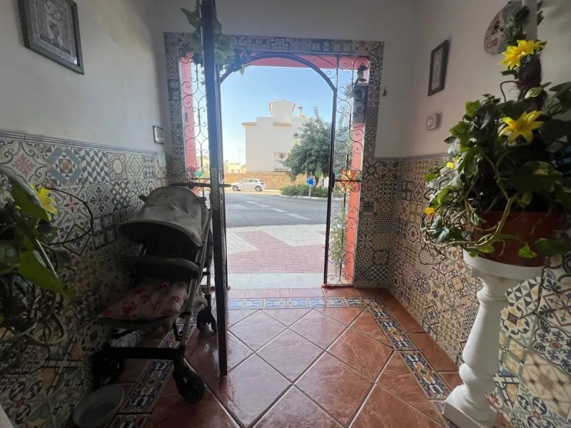 House - Townhouse в продаже в Estepona, Málaga. В доме 4 спален и 4 ванных комнат. Площадь дома 300 м²