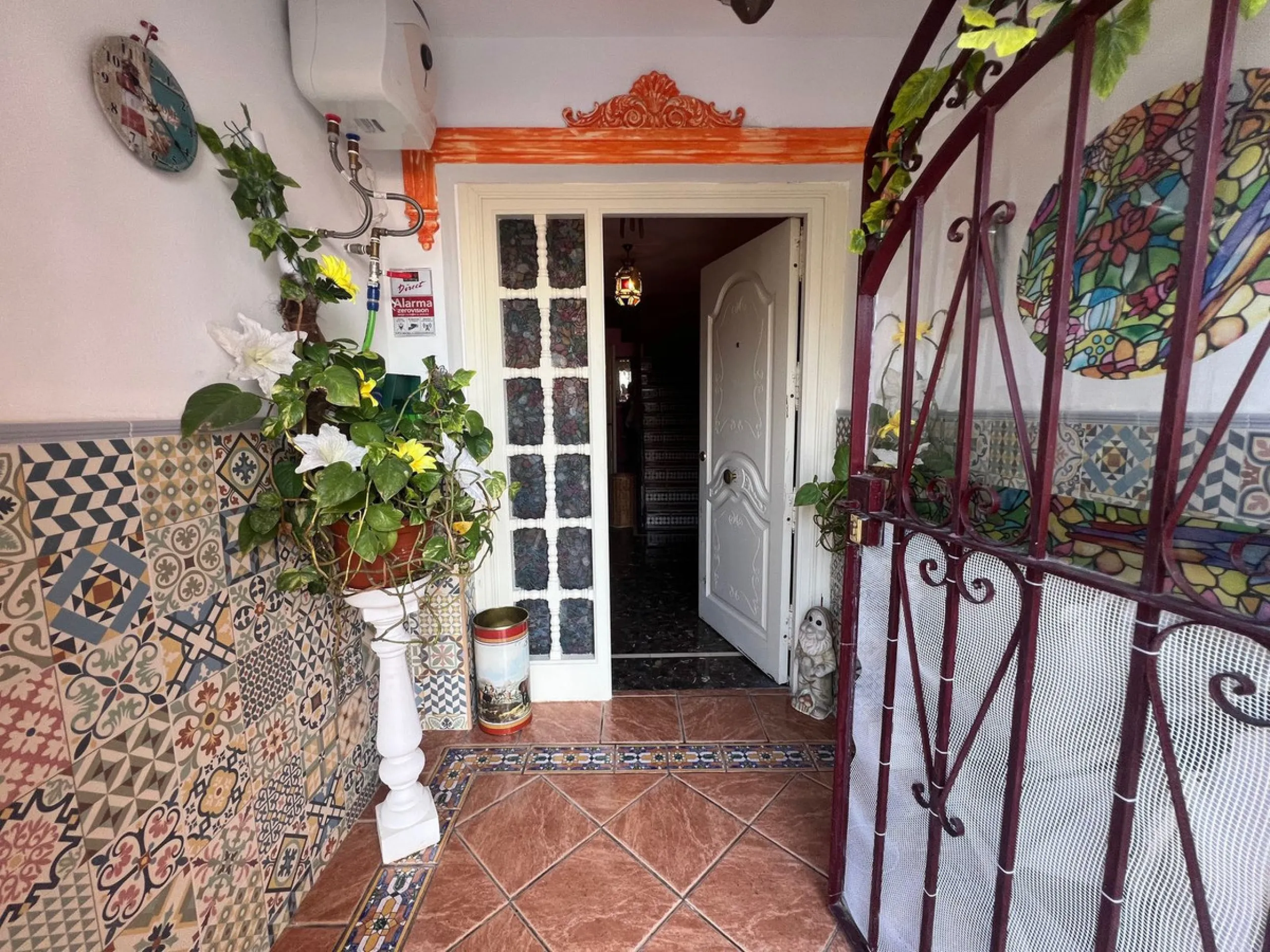 House - Townhouse в продаже в Estepona, Málaga. В доме 4 спален и 4 ванных комнат. Площадь дома 300 м²