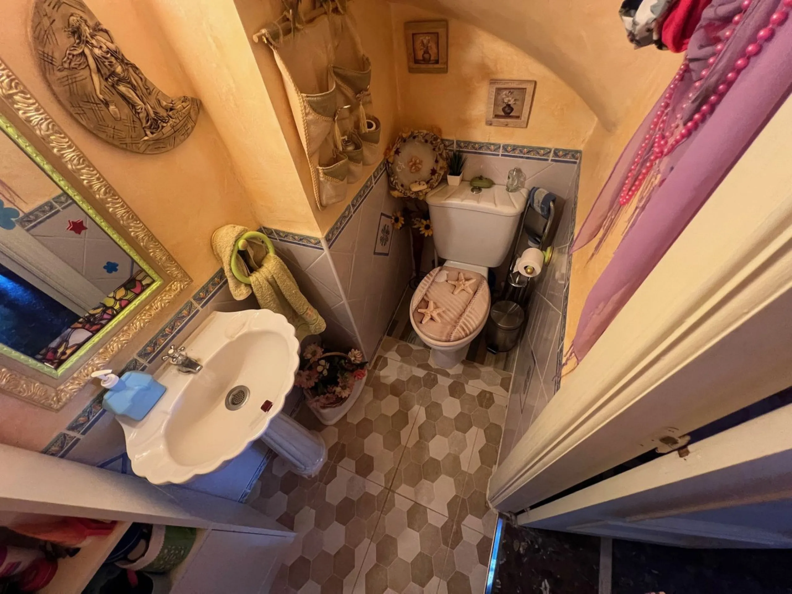 House - Townhouse в продаже в Estepona, Málaga. В доме 4 спален и 4 ванных комнат. Площадь дома 300 м²