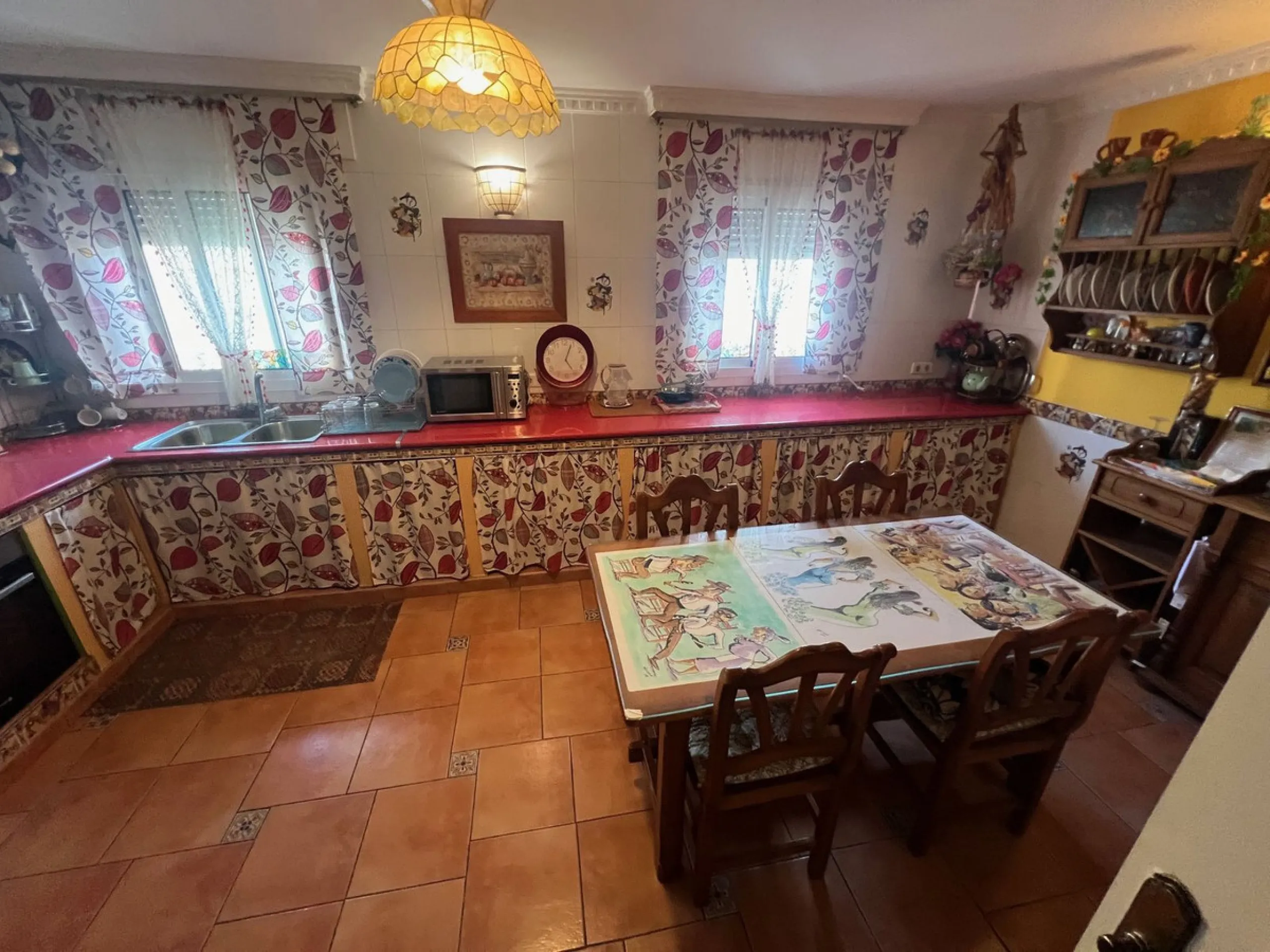 House - Townhouse в продаже в Estepona, Málaga. В доме 4 спален и 4 ванных комнат. Площадь дома 300 м²
