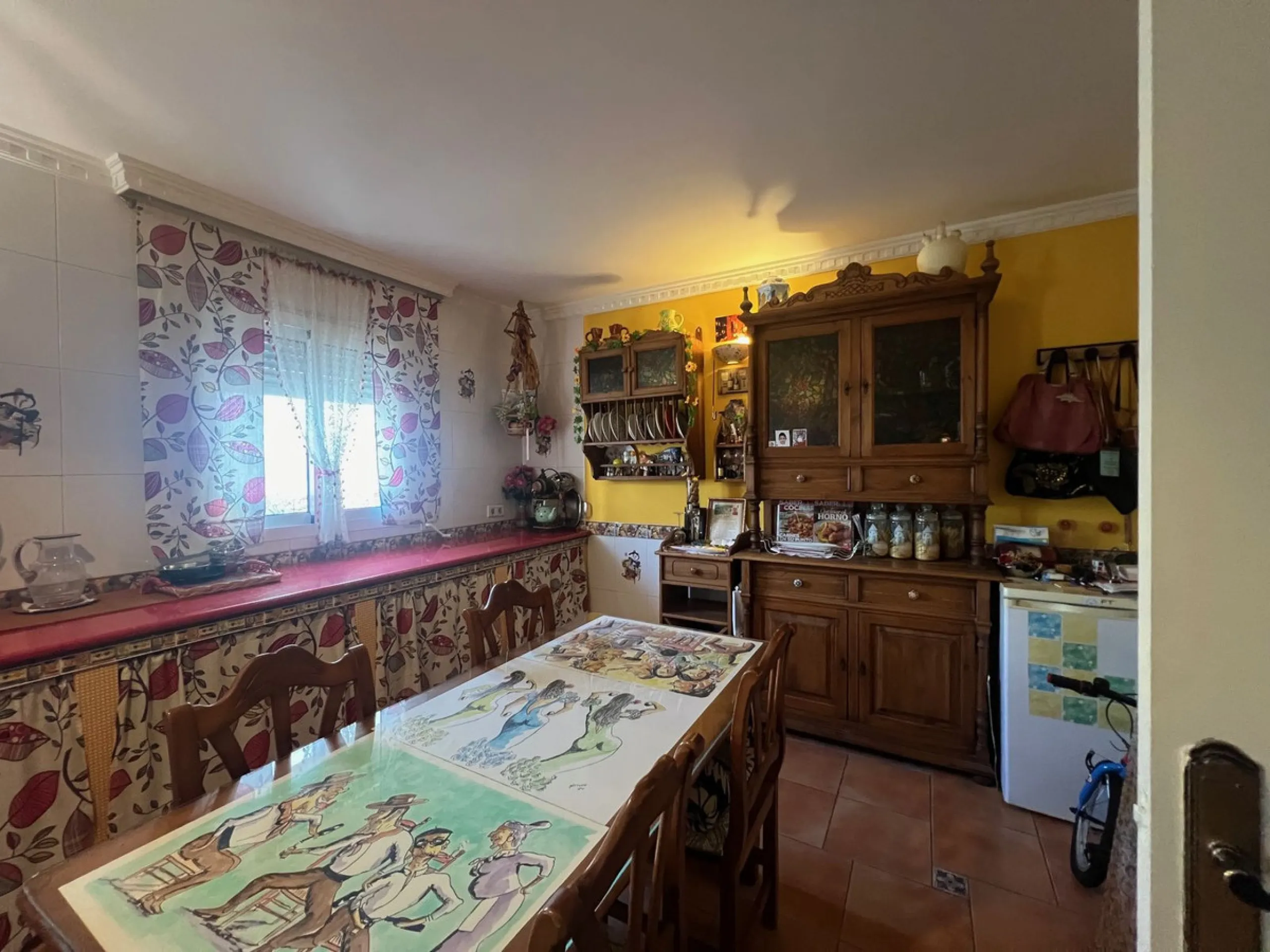 House - Townhouse в продаже в Estepona, Málaga. В доме 4 спален и 4 ванных комнат. Площадь дома 300 м²