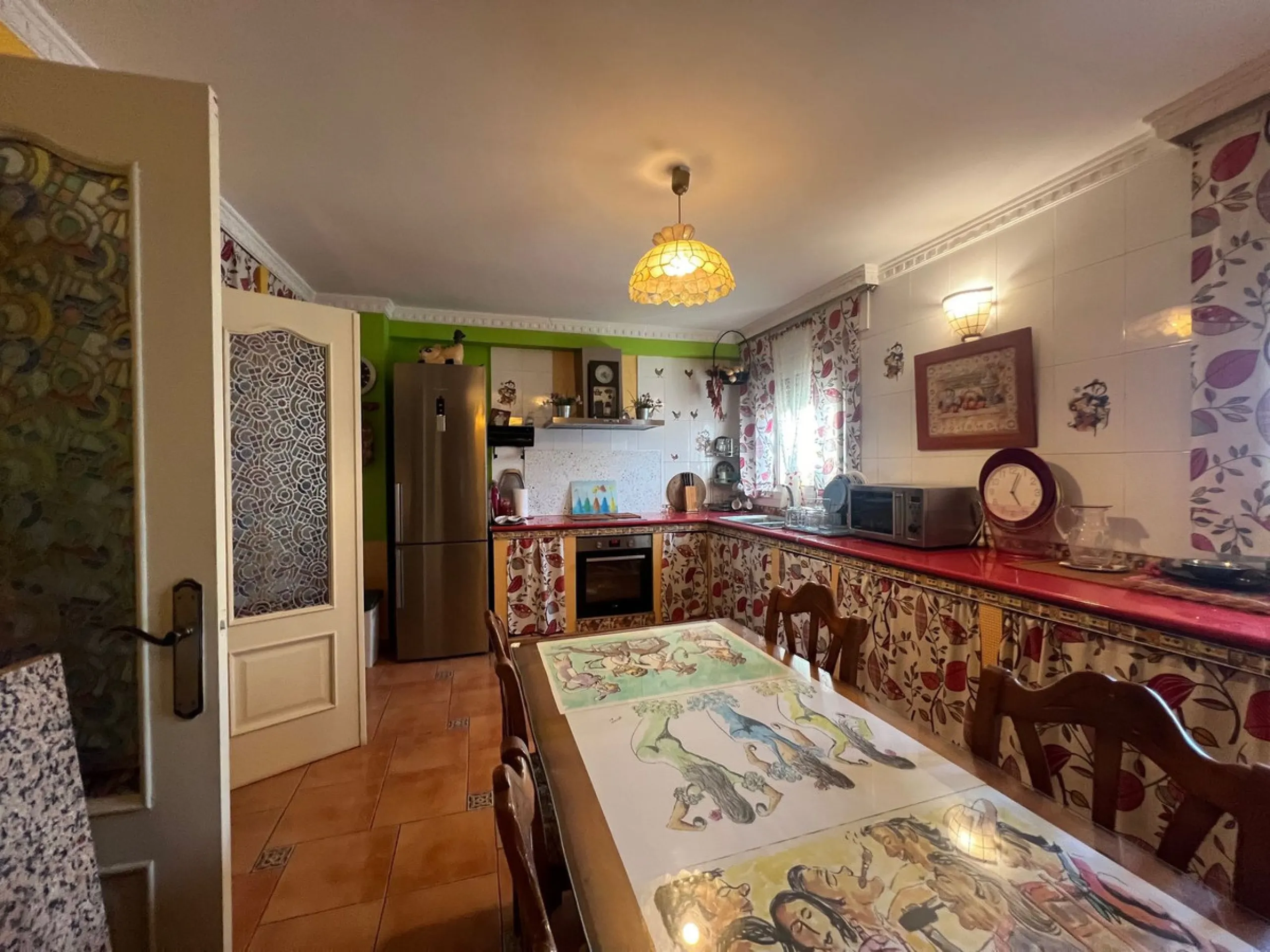 House - Townhouse в продаже в Estepona, Málaga. В доме 4 спален и 4 ванных комнат. Площадь дома 300 м²