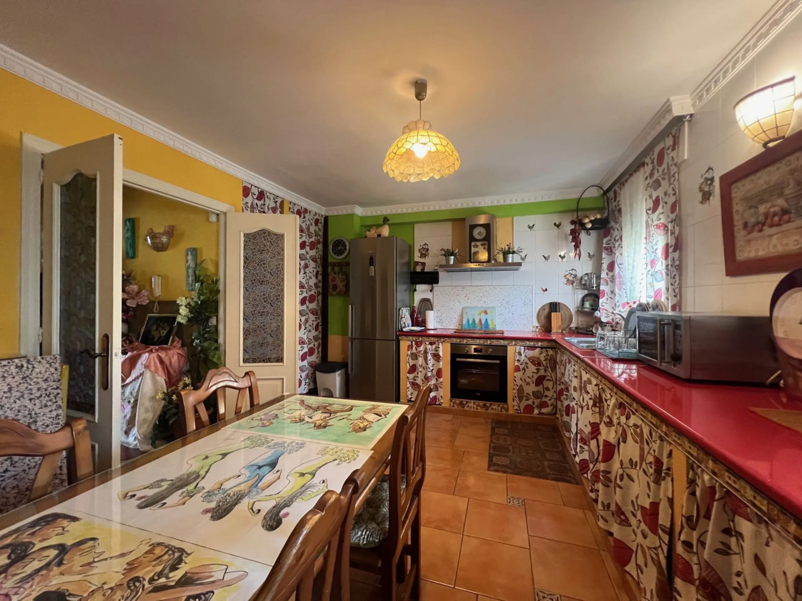 House - Townhouse в продаже в Estepona, Málaga. В доме 4 спален и 4 ванных комнат. Площадь дома 300 м²