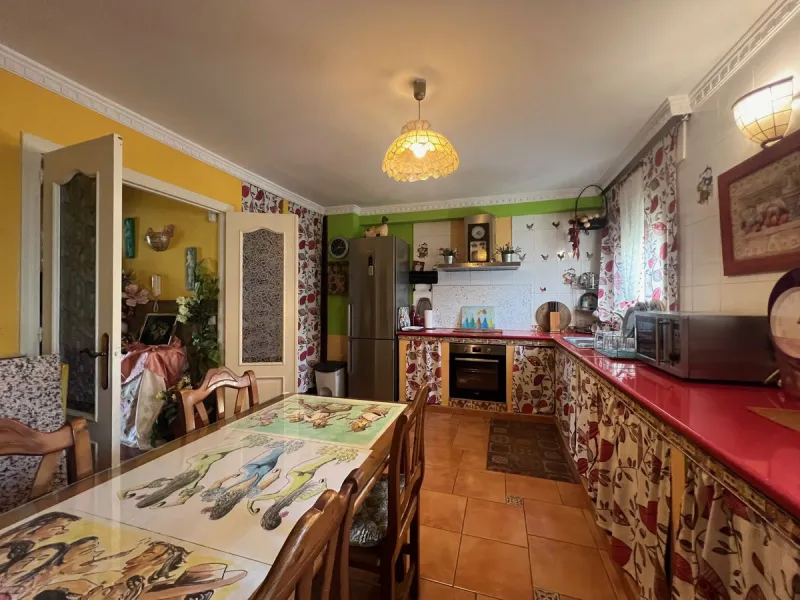 House - Townhouse в продаже в Estepona, Málaga. В доме 4 спален и 4 ванных комнат. Площадь дома 300 м²
