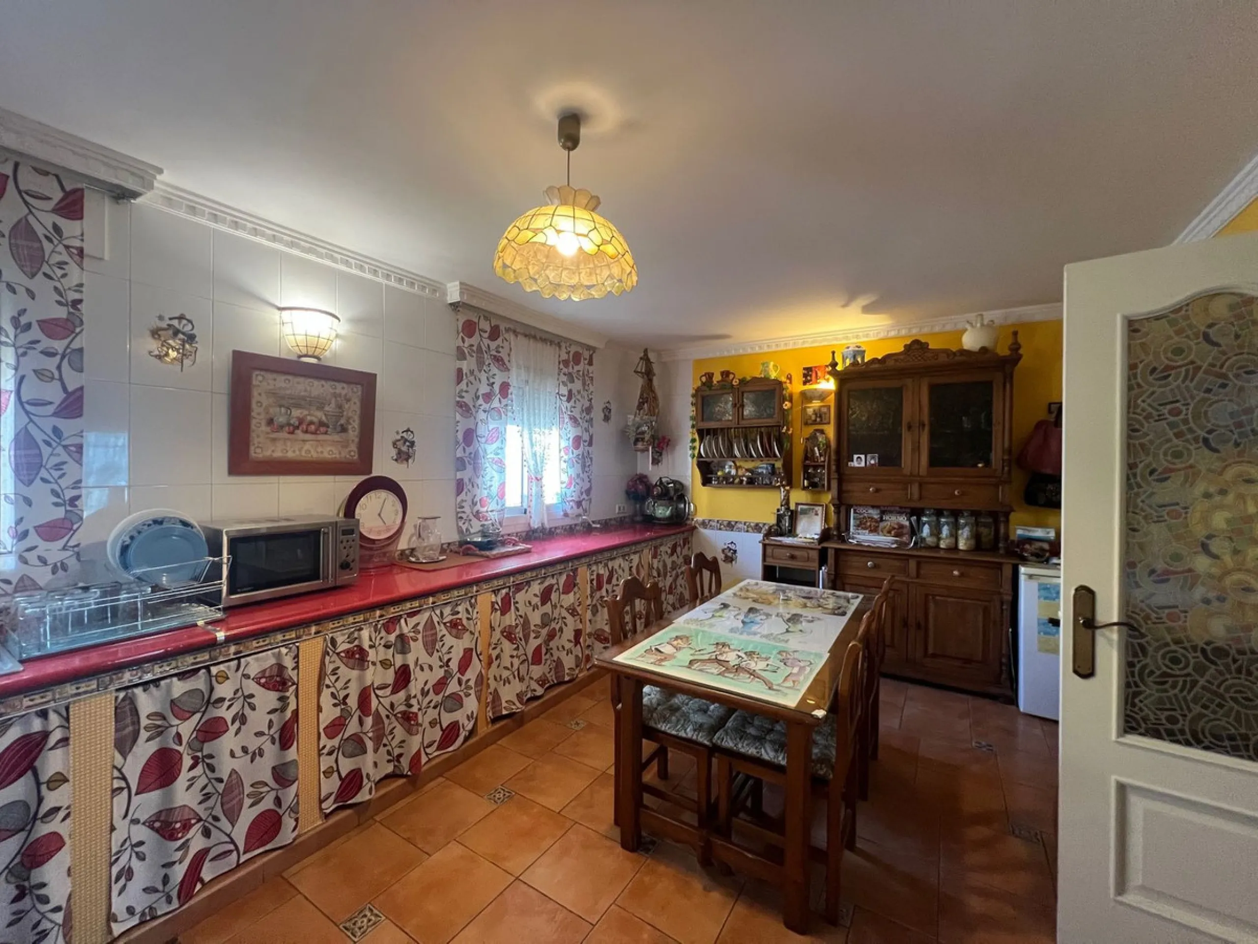 House - Townhouse в продаже в Estepona, Málaga. В доме 4 спален и 4 ванных комнат. Площадь дома 300 м²