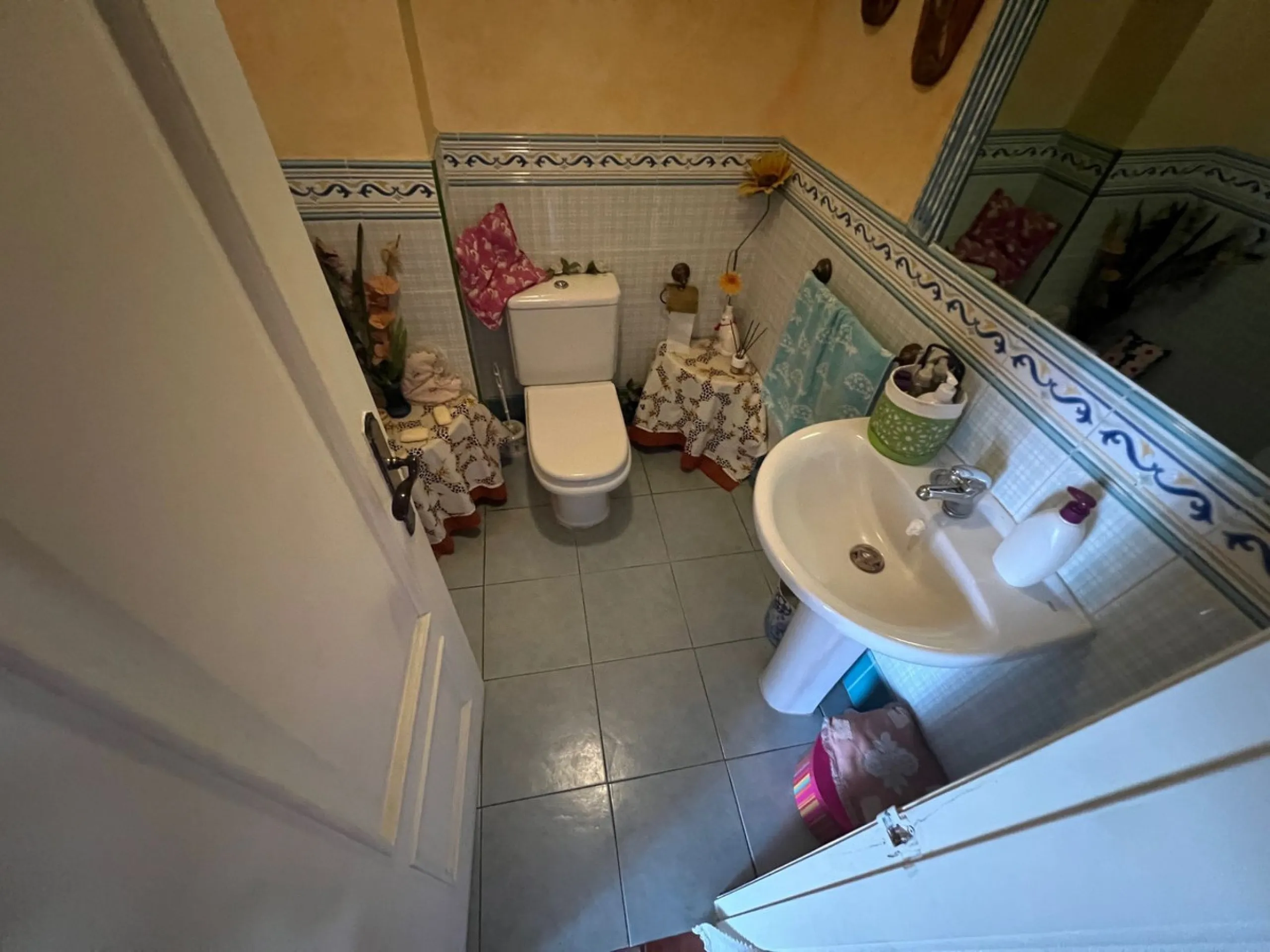 House - Townhouse в продаже в Estepona, Málaga. В доме 4 спален и 4 ванных комнат. Площадь дома 300 м²