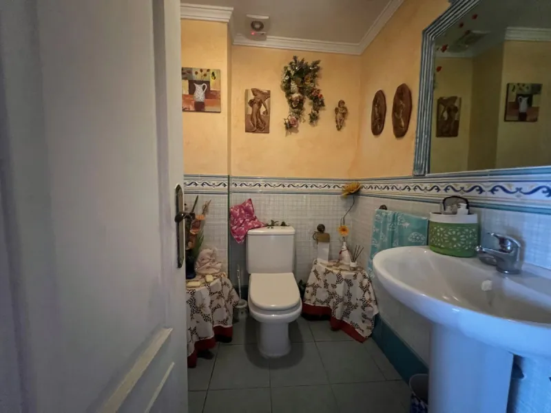 House - Townhouse в продаже в Estepona, Málaga. В доме 4 спален и 4 ванных комнат. Площадь дома 300 м²