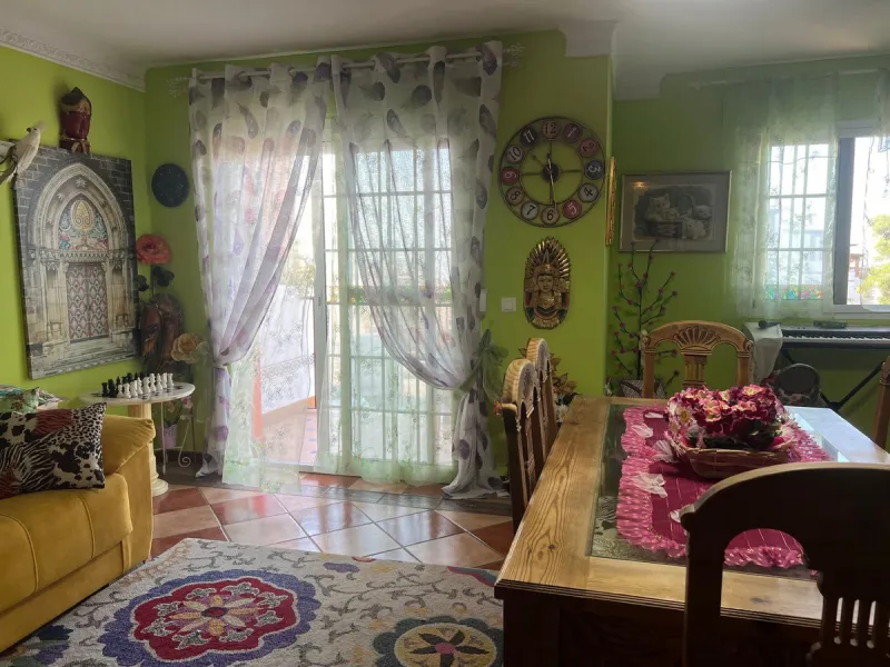 House - Townhouse в продаже в Estepona, Málaga. В доме 4 спален и 4 ванных комнат. Площадь дома 300 м²