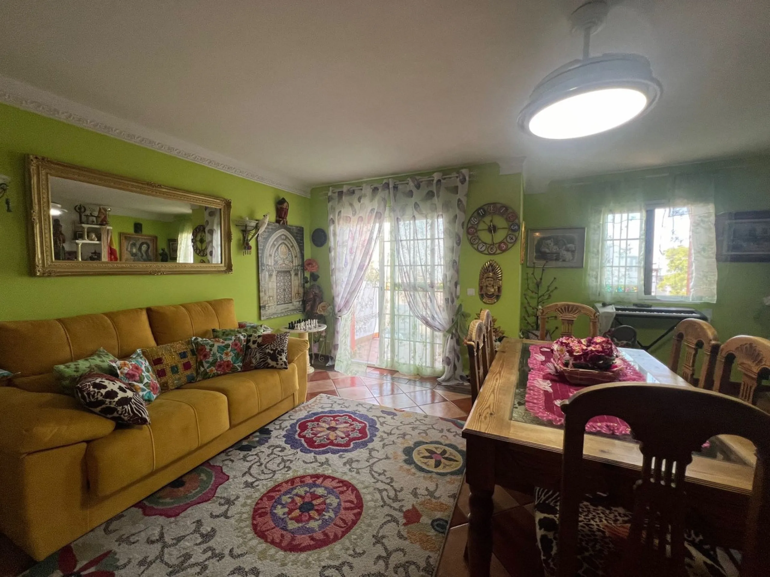 House - Townhouse в продаже в Estepona, Málaga. В доме 4 спален и 4 ванных комнат. Площадь дома 300 м²
