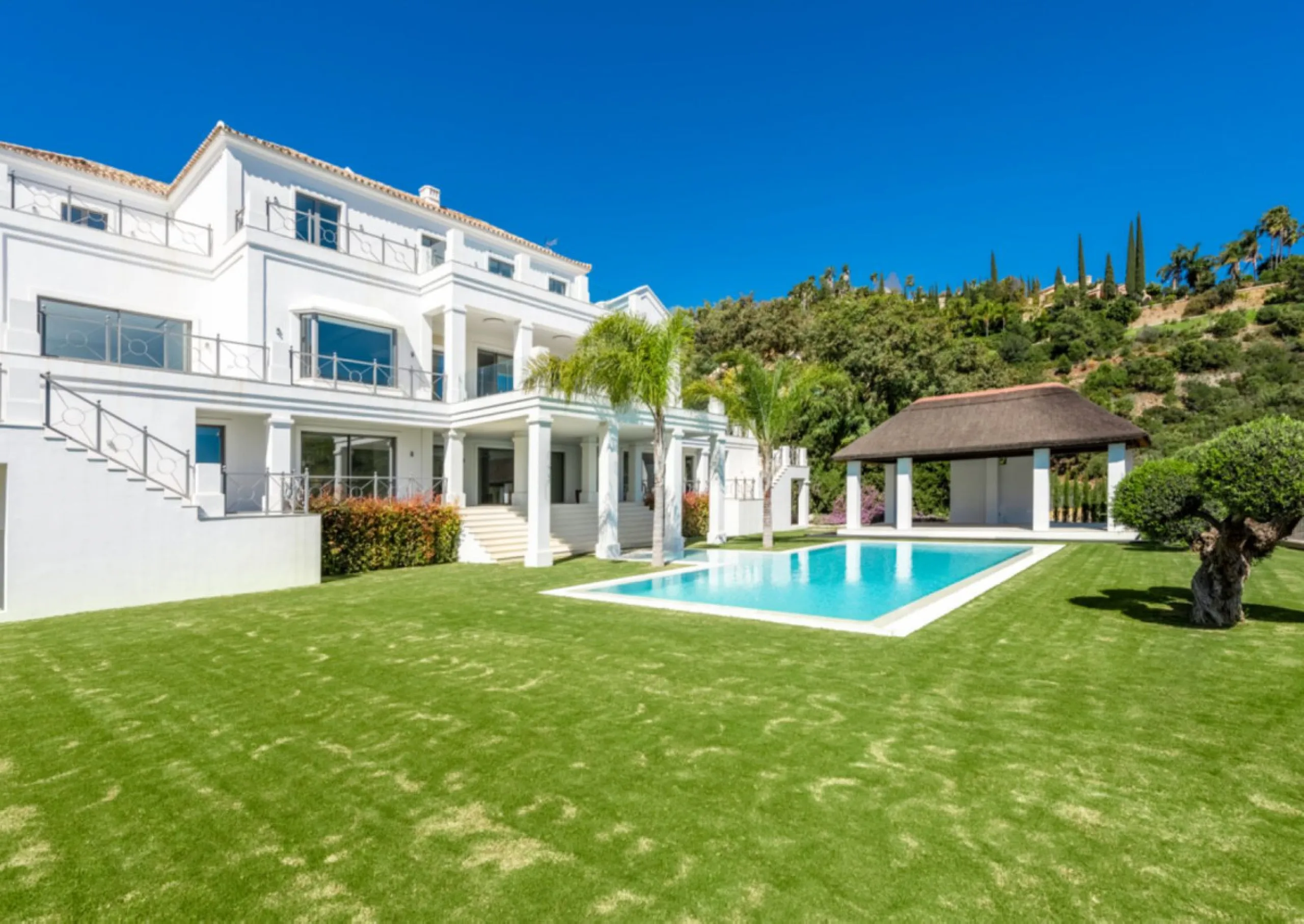 Stunning Villa in the Heart of El Madroñal with Breathtaking Views