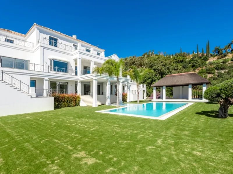 Stunning Villa in the Heart of El Madroñal with Breathtaking Views