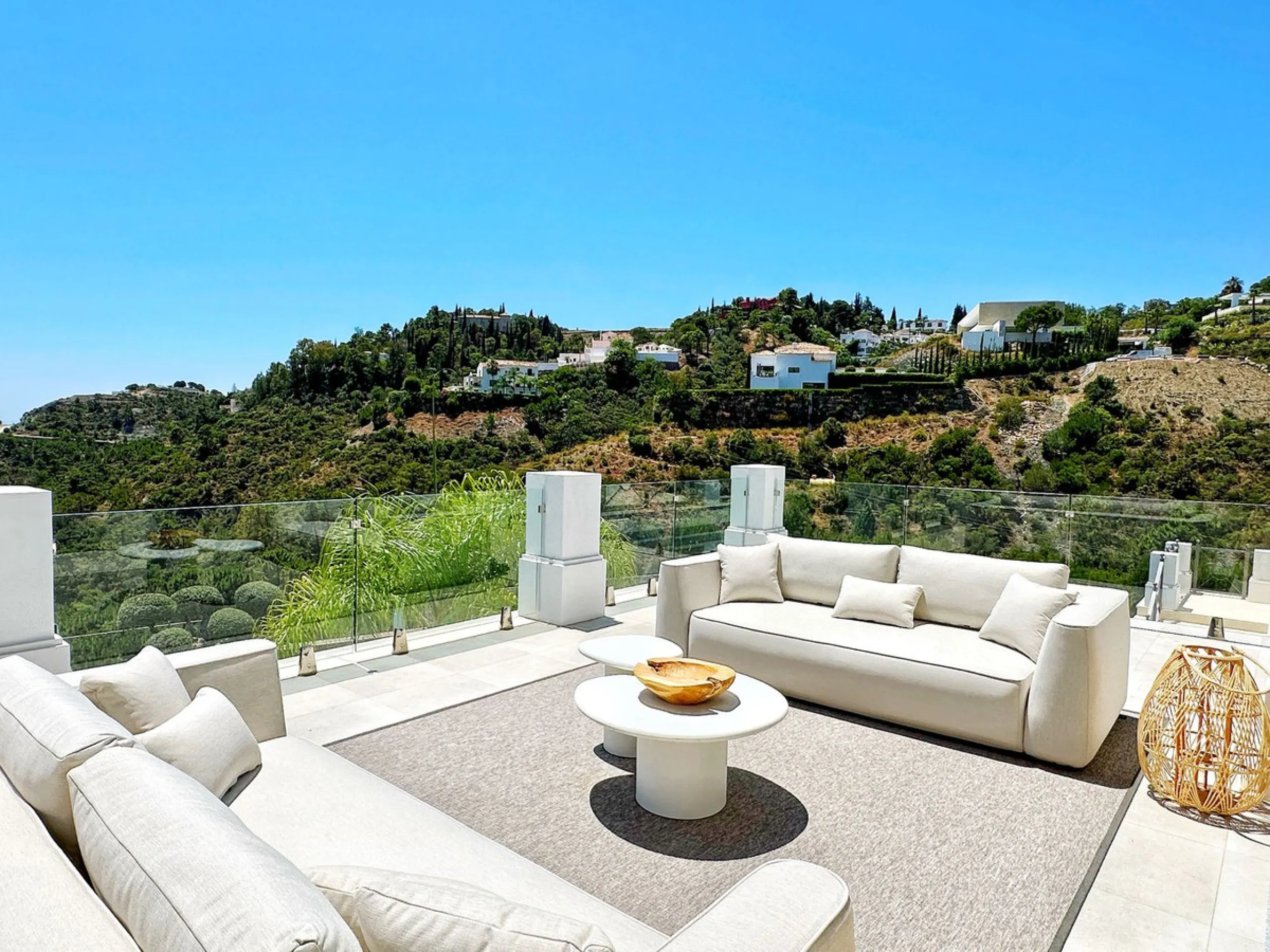Stunning Villa in the Heart of El Madroñal with Breathtaking Views