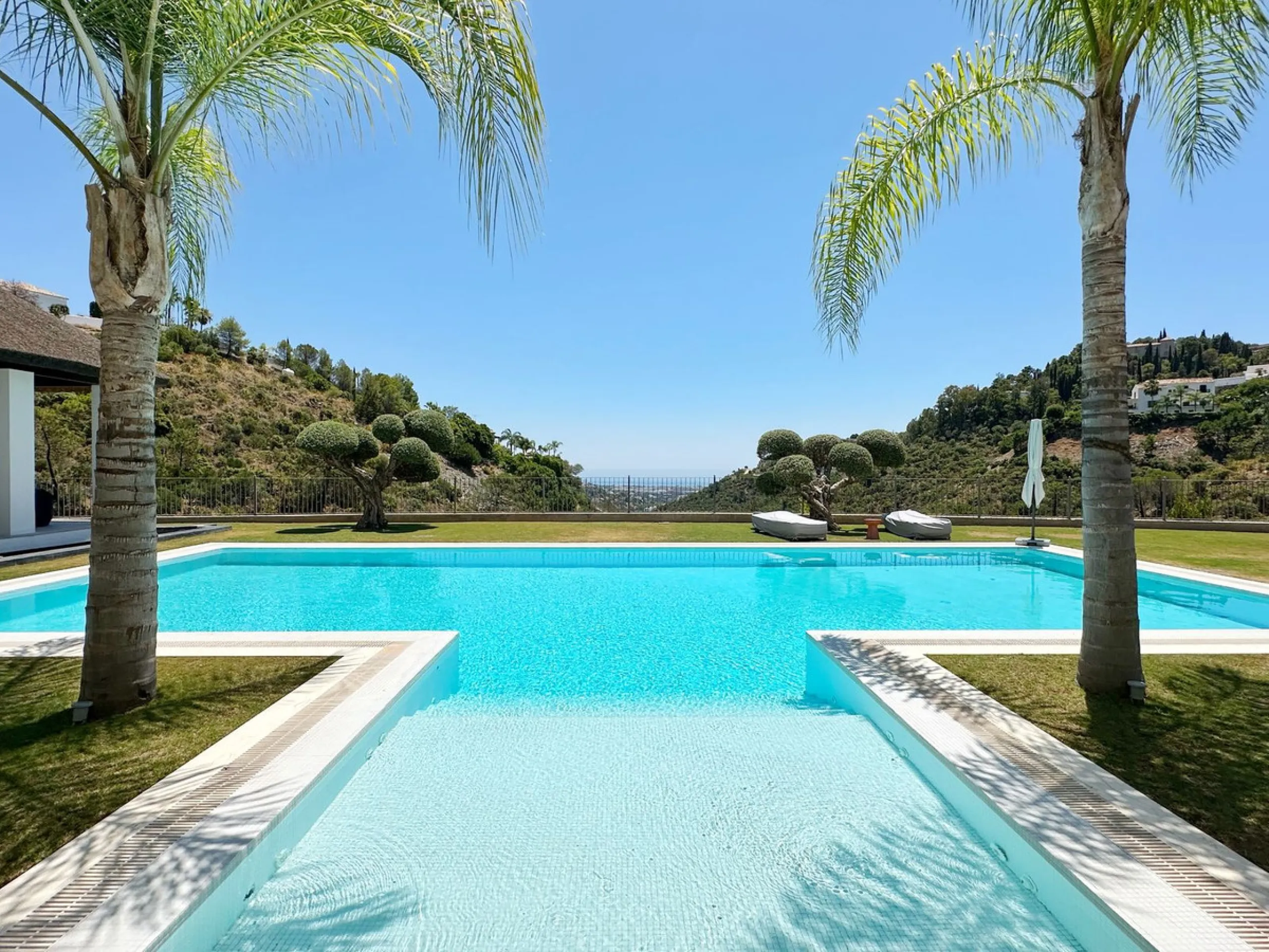 Stunning Villa in the Heart of El Madroñal with Breathtaking Views
