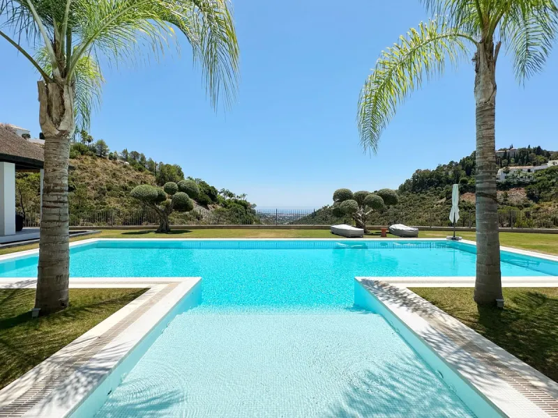 Stunning Villa in the Heart of El Madroñal with Breathtaking Views