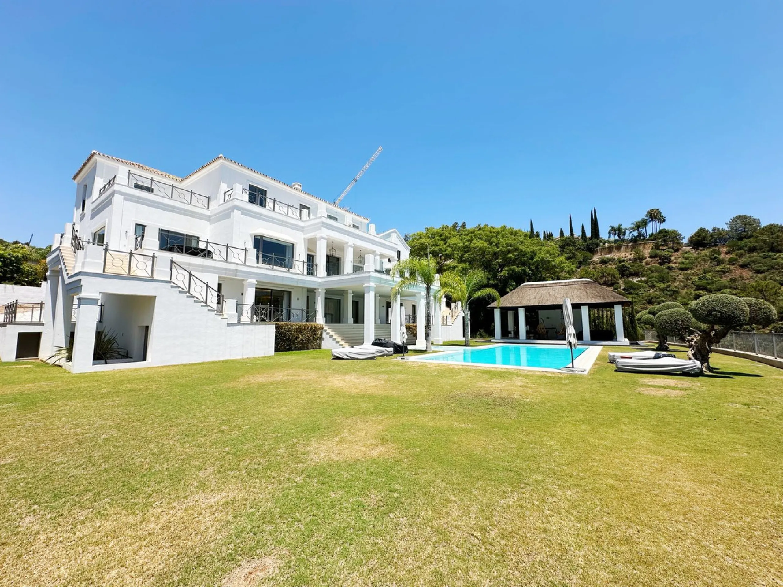 Stunning Villa in the Heart of El Madroñal with Breathtaking Views
