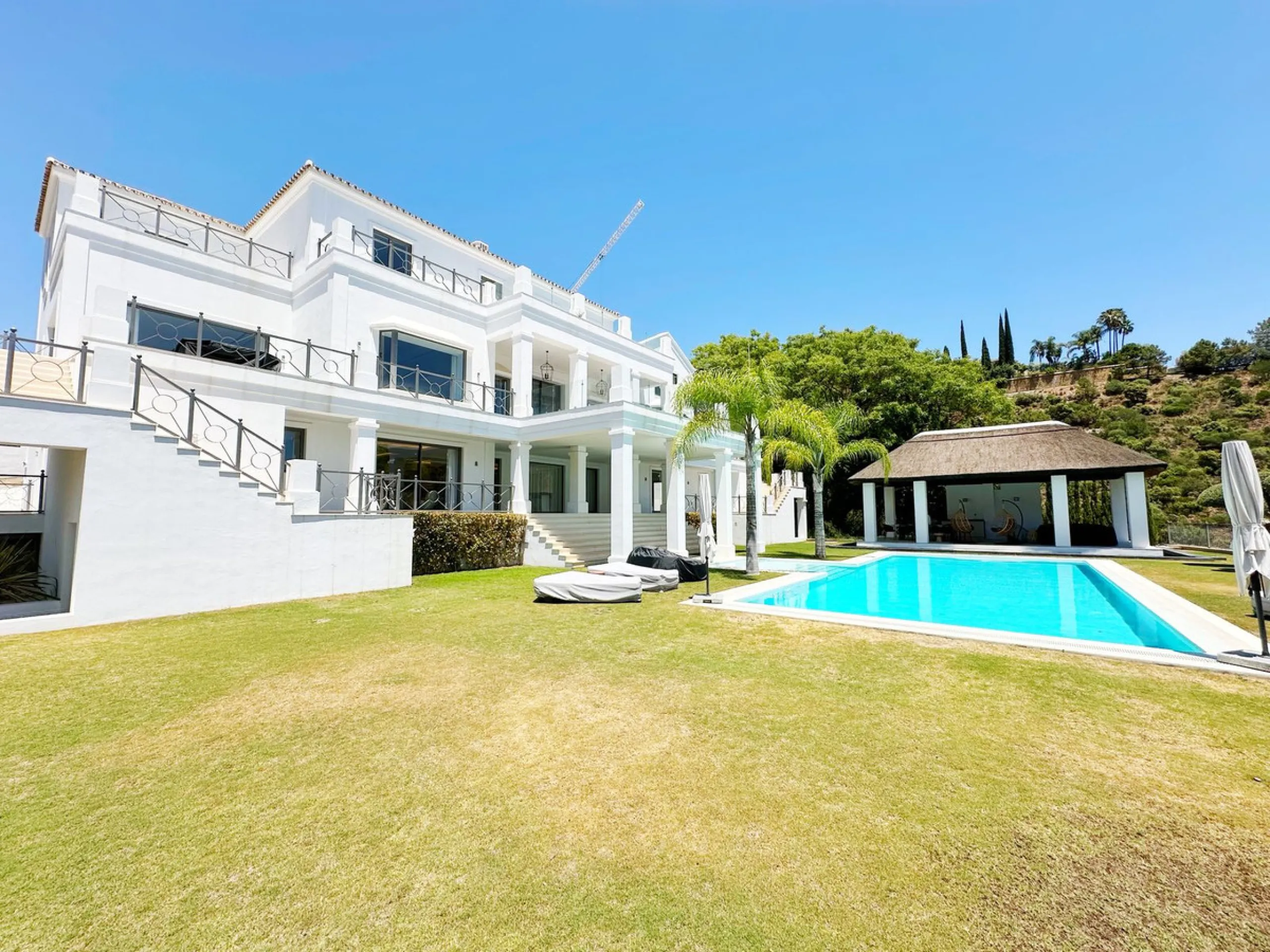 Stunning Villa in the Heart of El Madroñal with Breathtaking Views