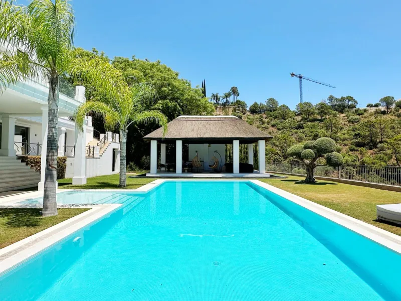 Stunning Villa in the Heart of El Madroñal with Breathtaking Views