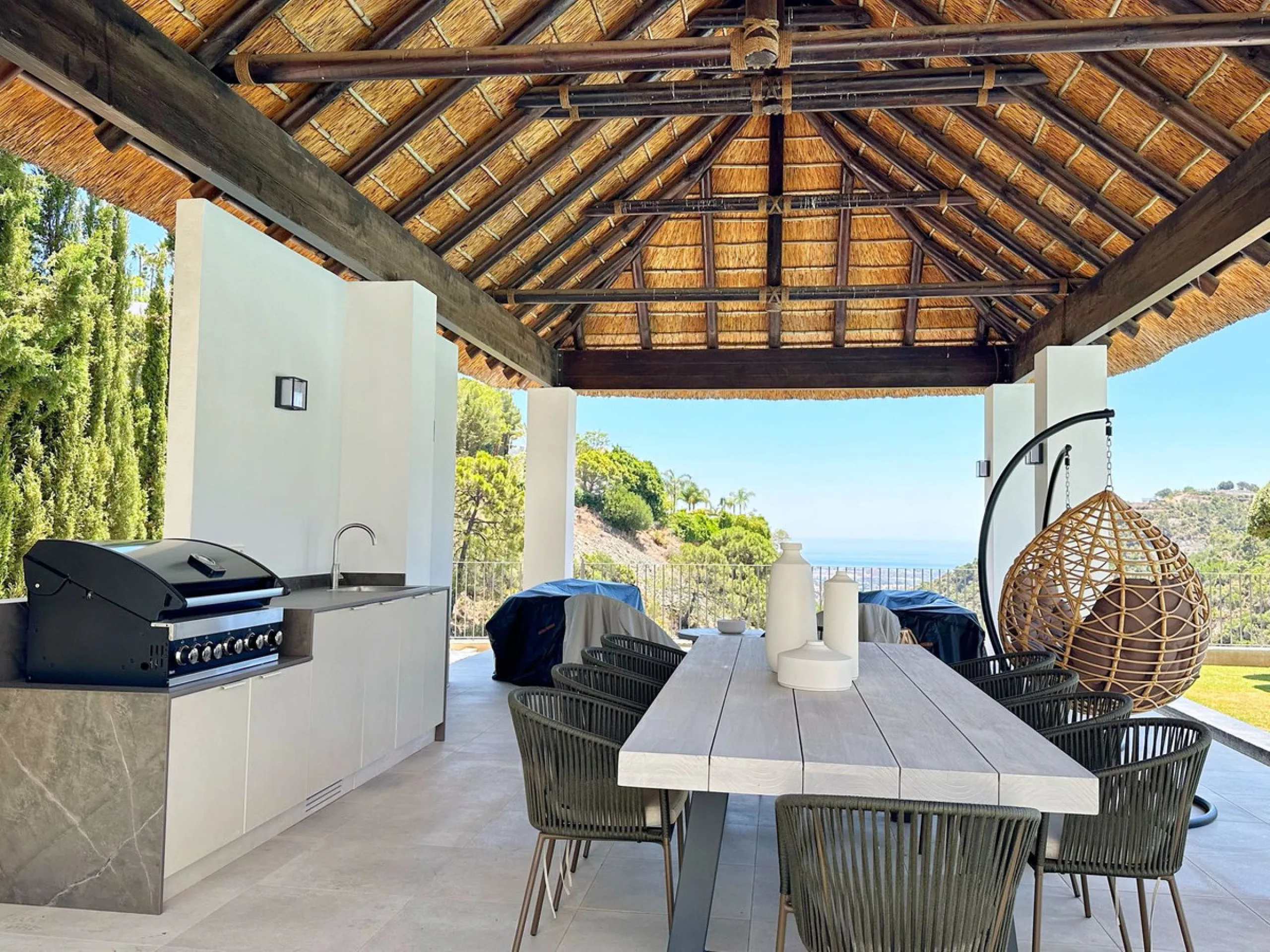 Stunning Villa in the Heart of El Madroñal with Breathtaking Views